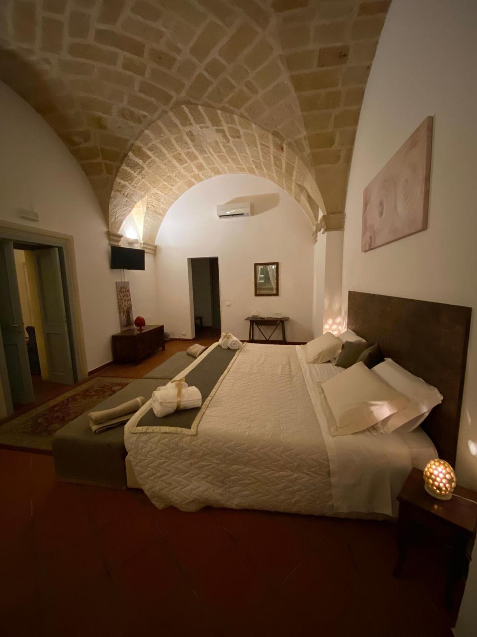 Superior Suite - Photo 8