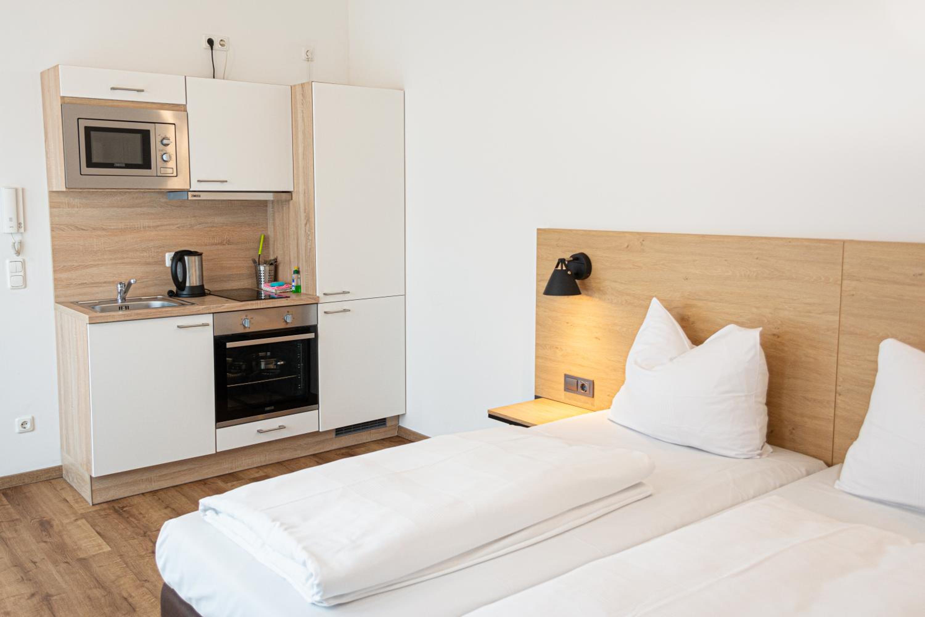 Studio Apartment L with Kitchen - Photo 7