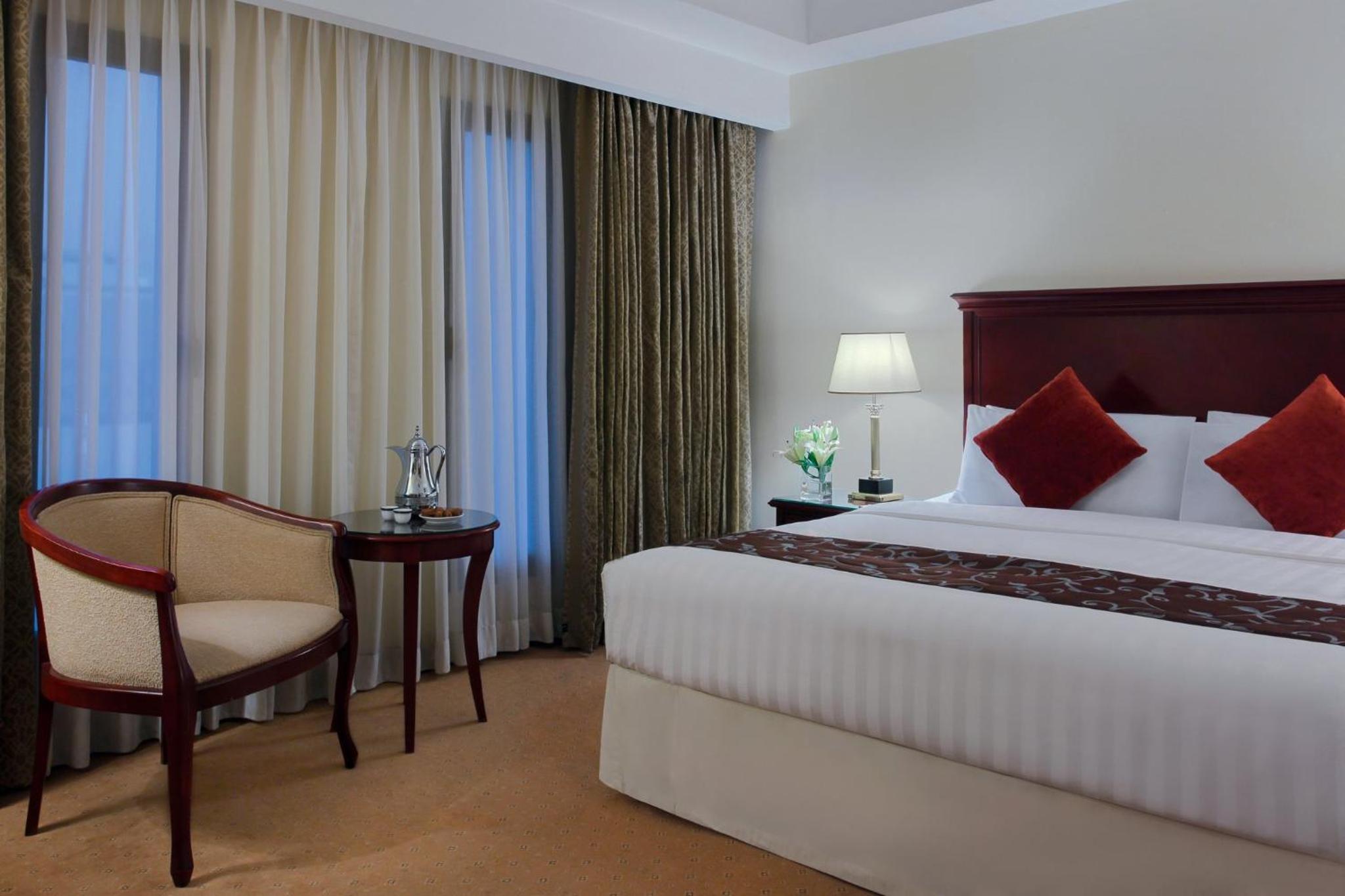 Deluxe King Room - Photo 7