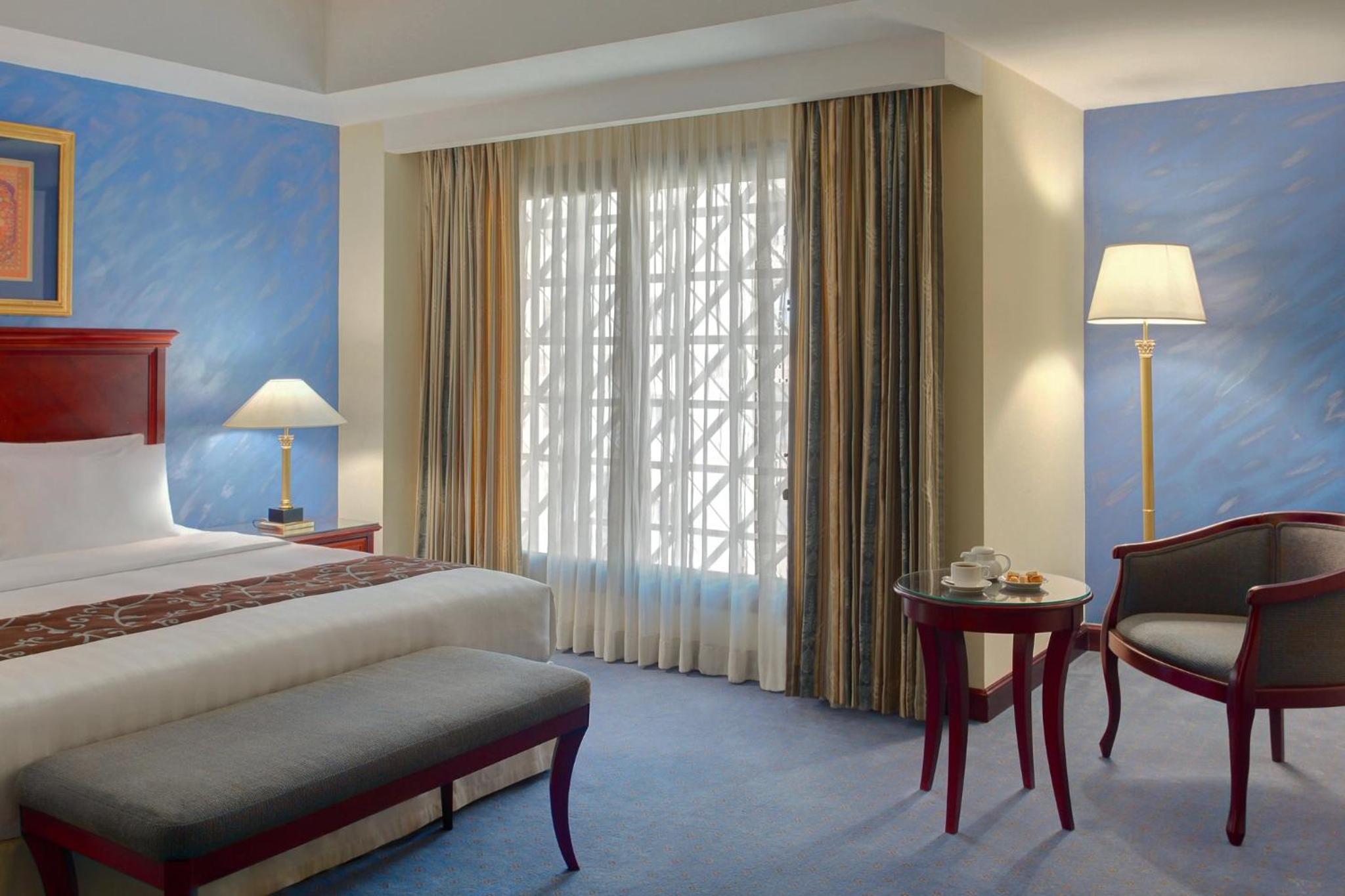 One-Bedroom Suite - Photo 9