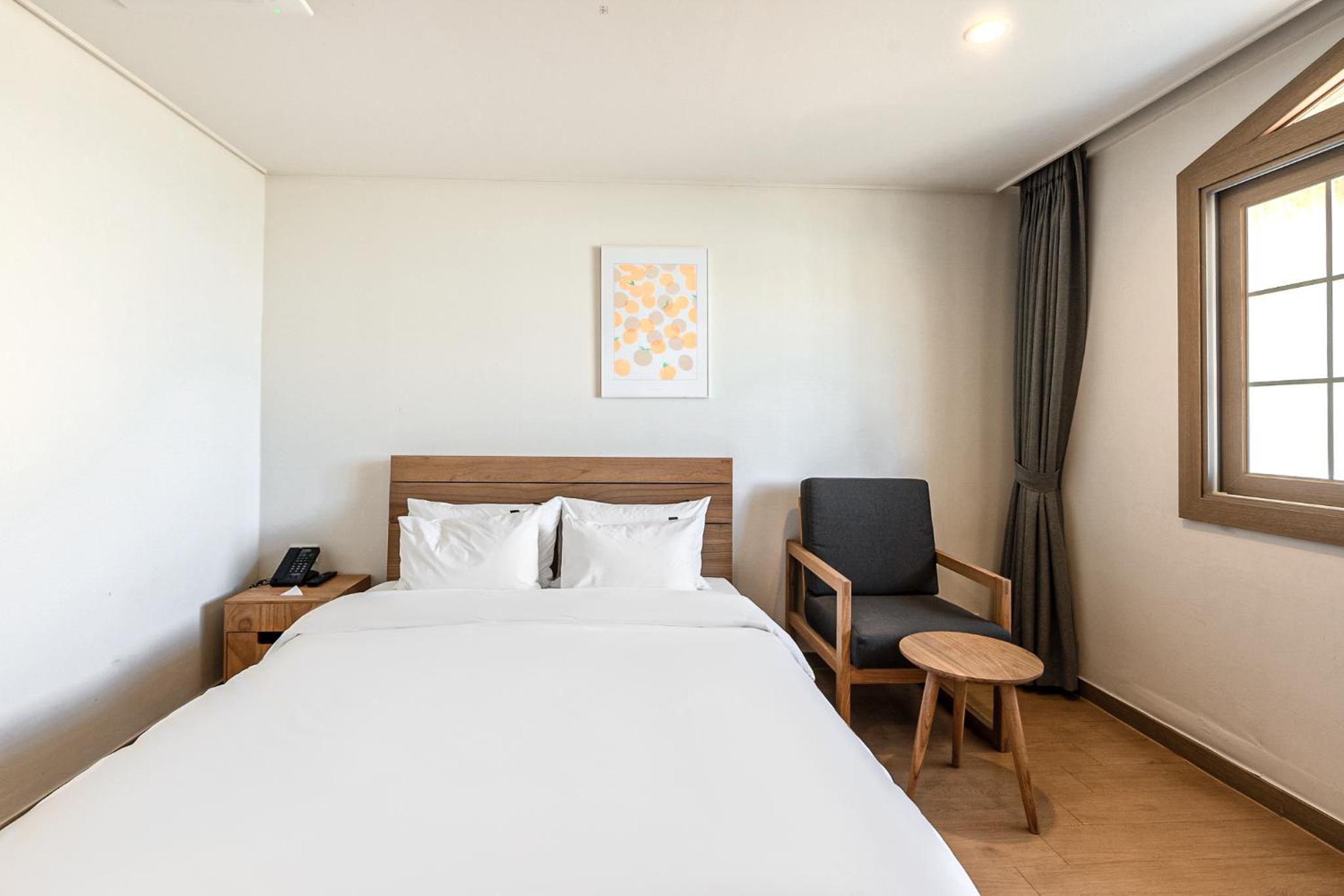 Standard Double Room - Photo 9