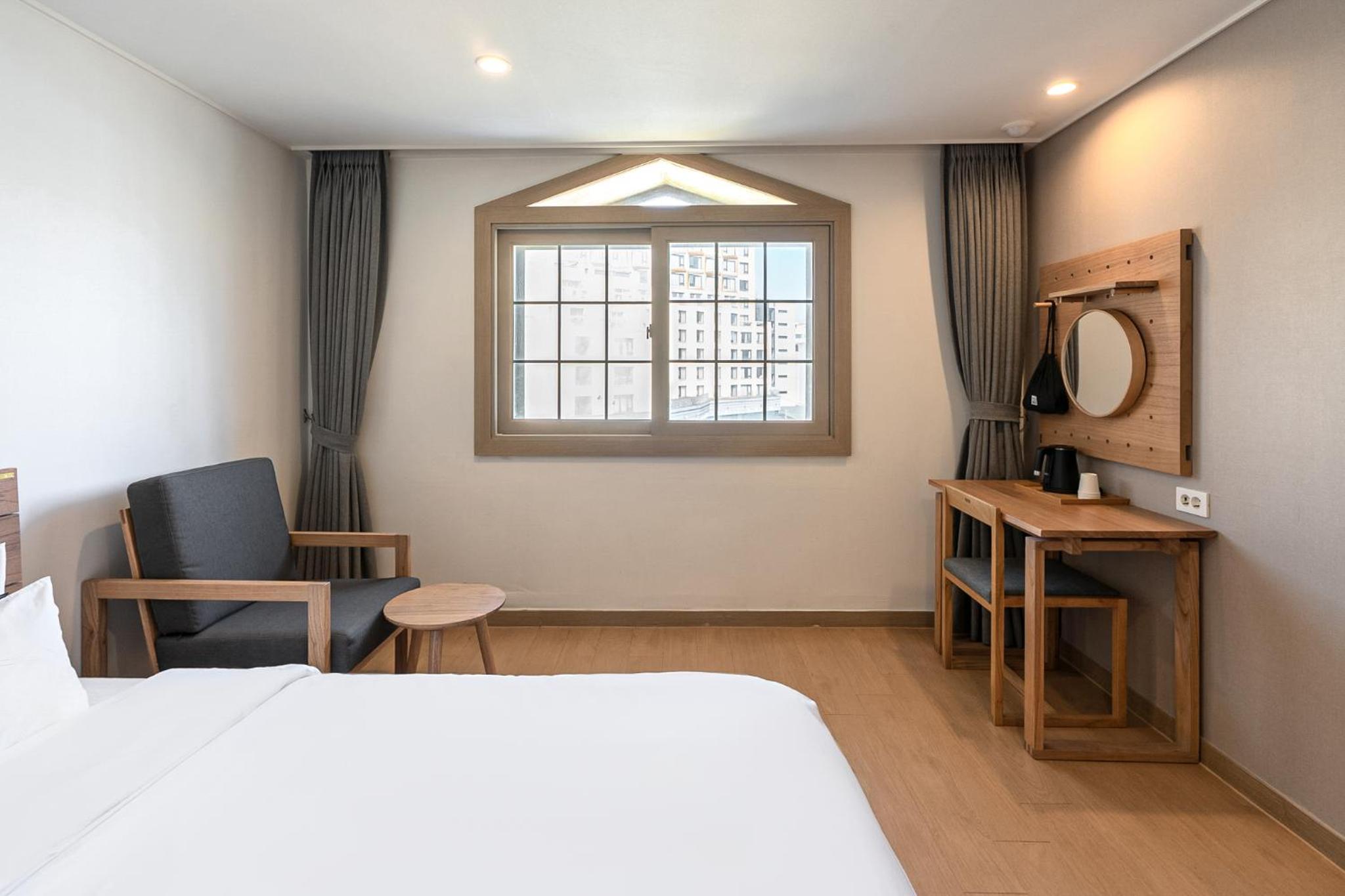 Standard Double Room - Photo 12