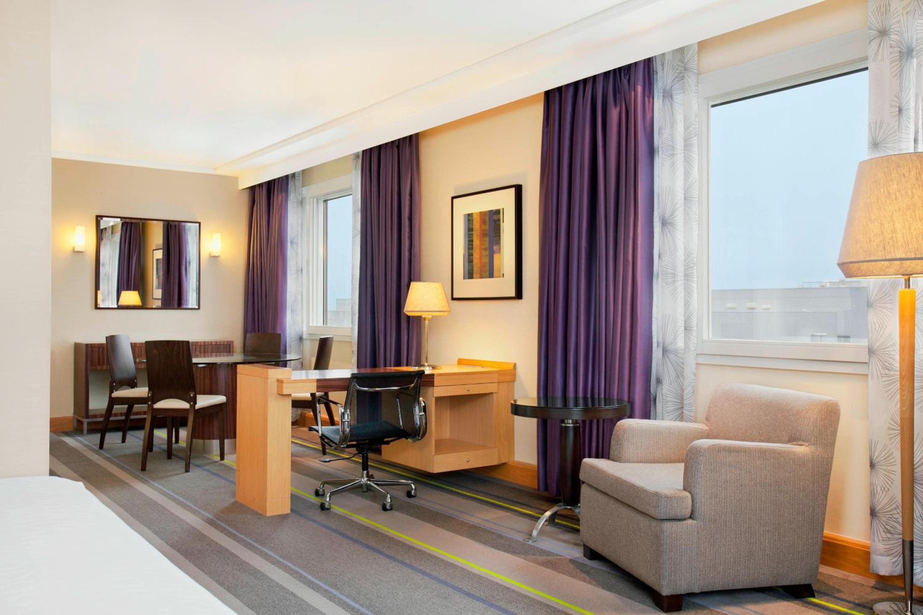 Junior Suite, Club lounge access, Junior Suite, 1 King