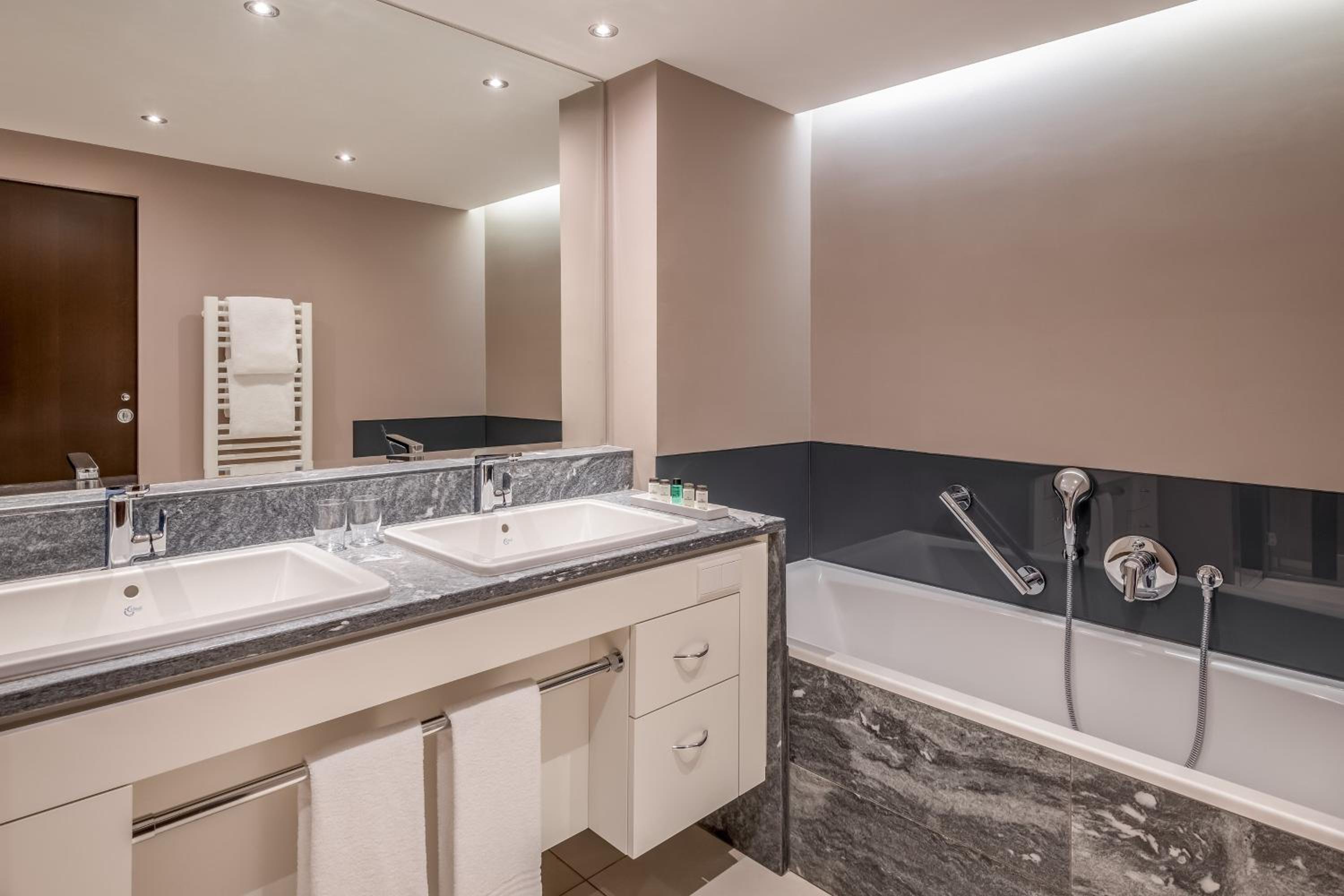 Junior Suite with ETAGE7 Access - Photo 3