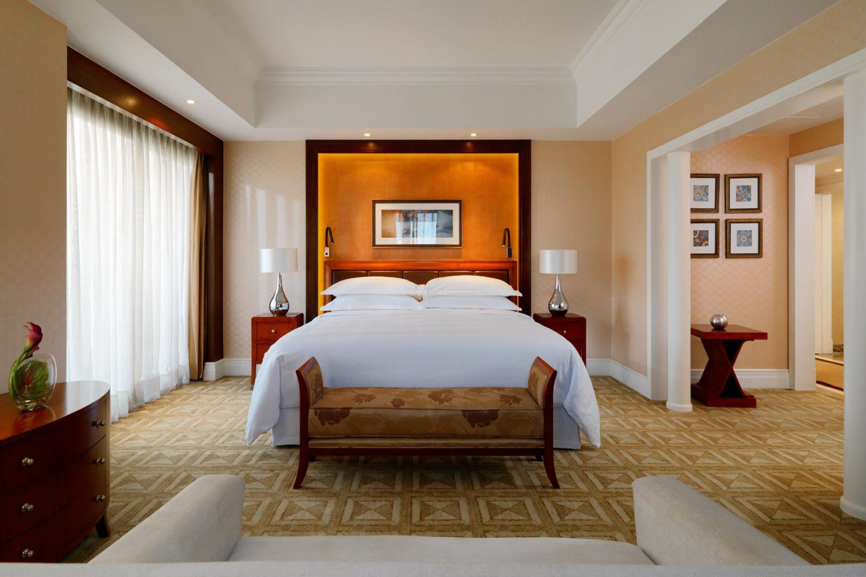 Ambassador Suite, Club lounge access, 1 King, River view, High Floor - Photo 1
