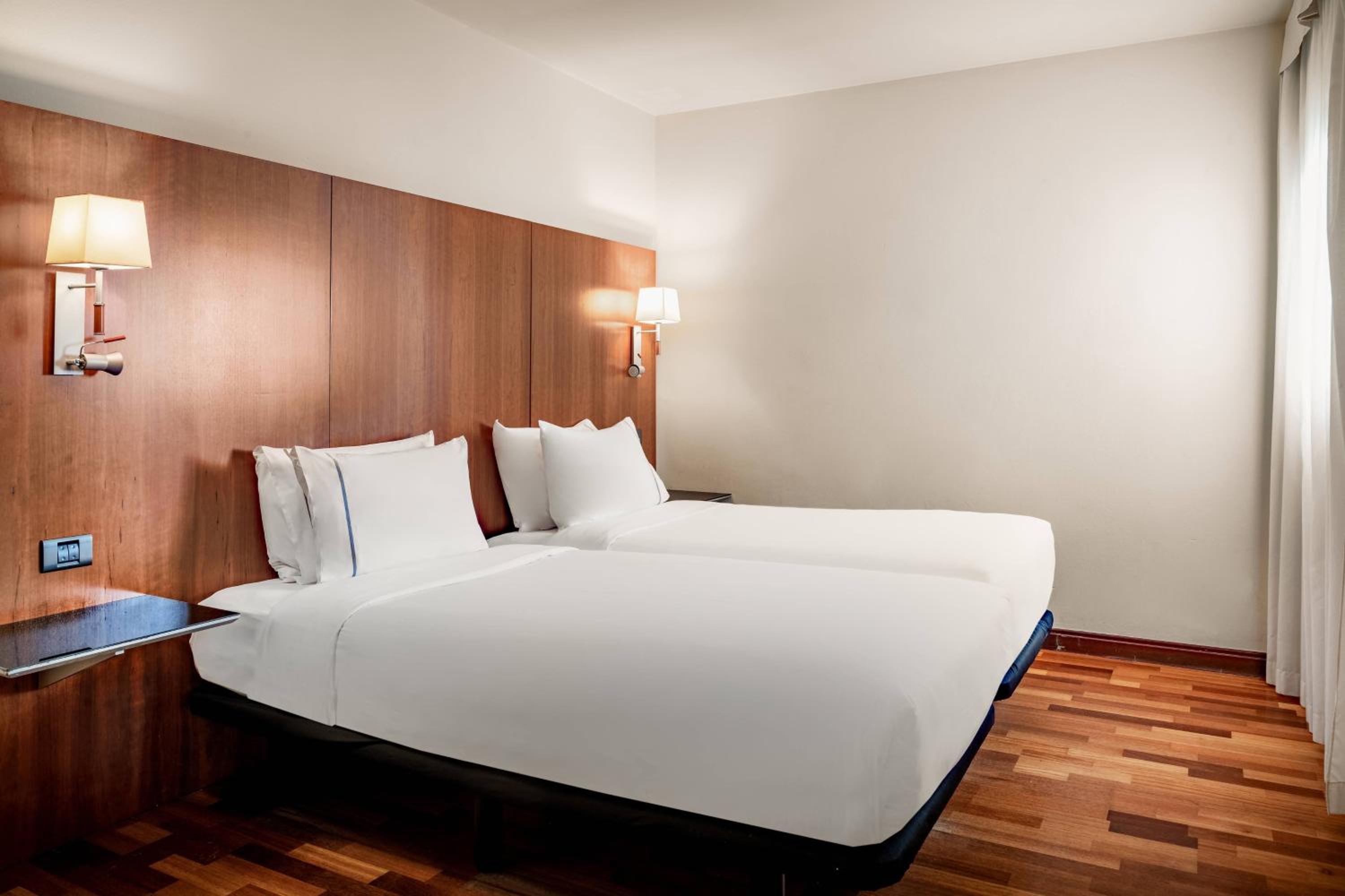 Twin Room with City View
