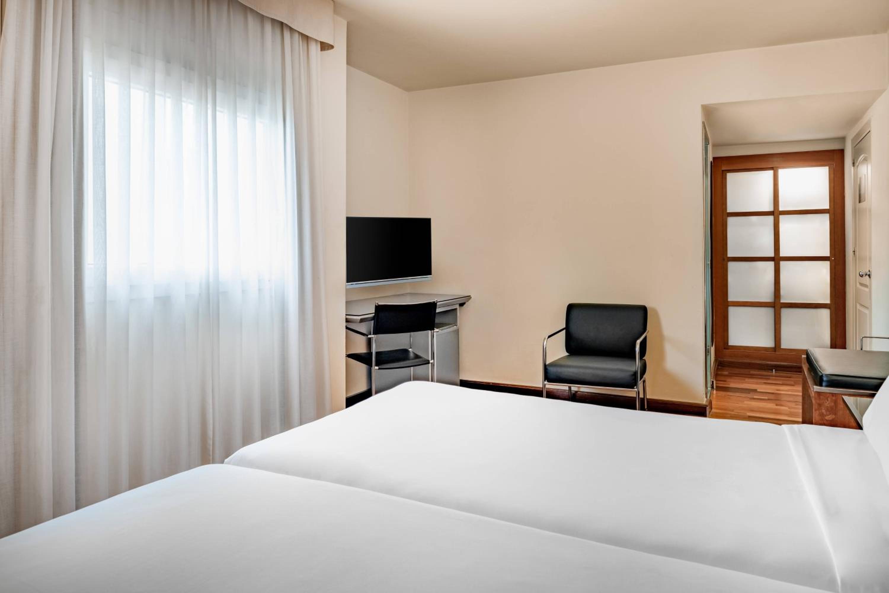 Twin Room with City View
