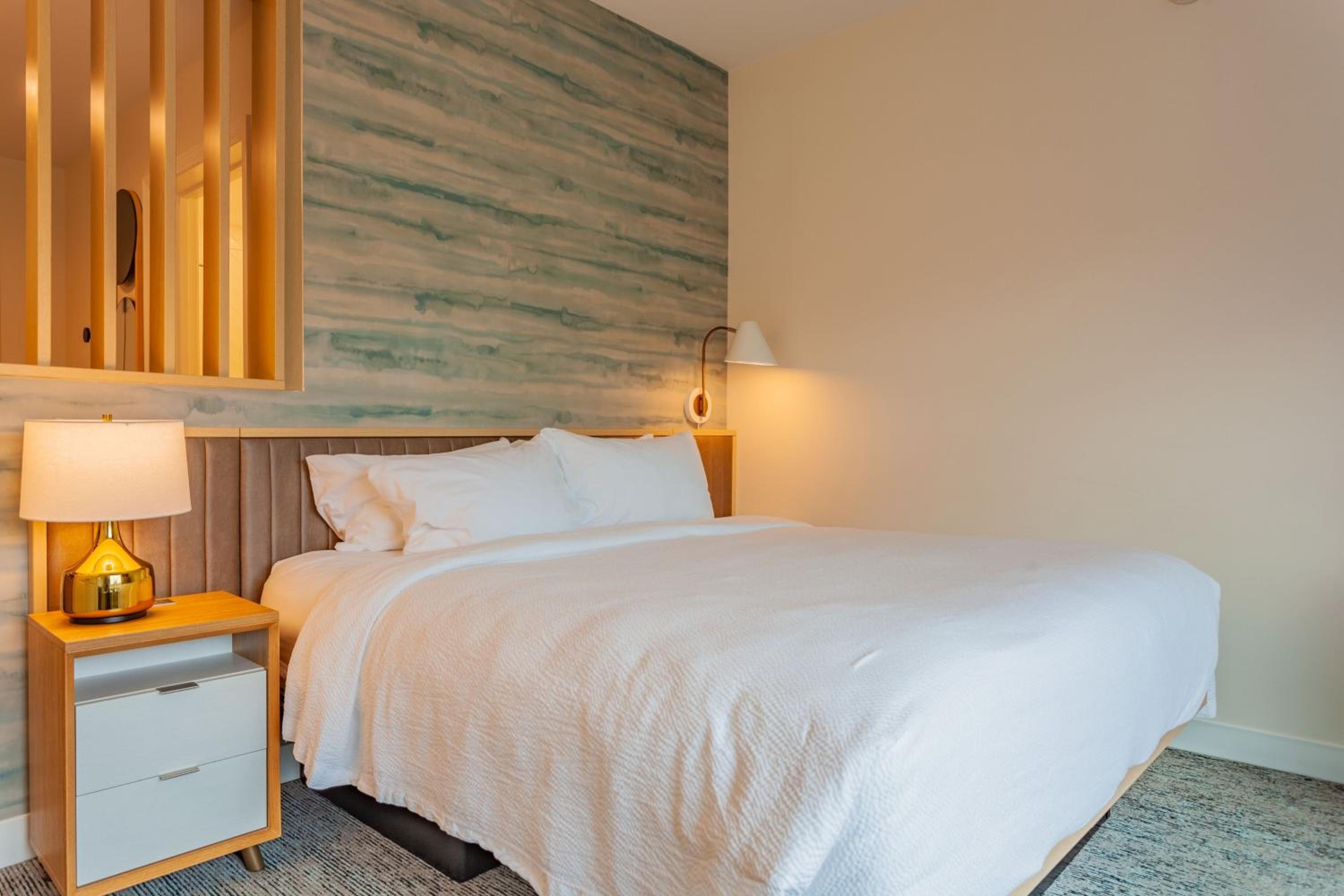 King Studio with Sofa Bed - Photo 10