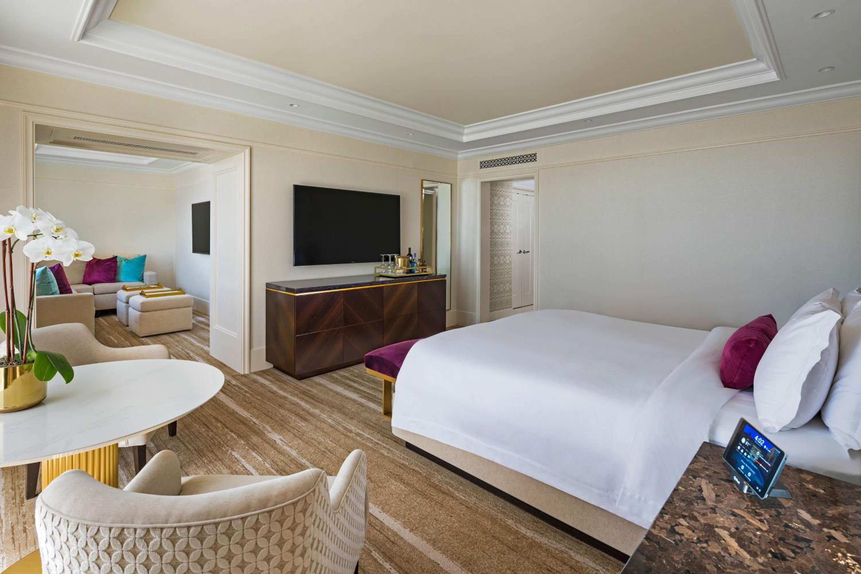 Metropolitan Suite, 1 Bedroom Suite, 1 King, Balcony