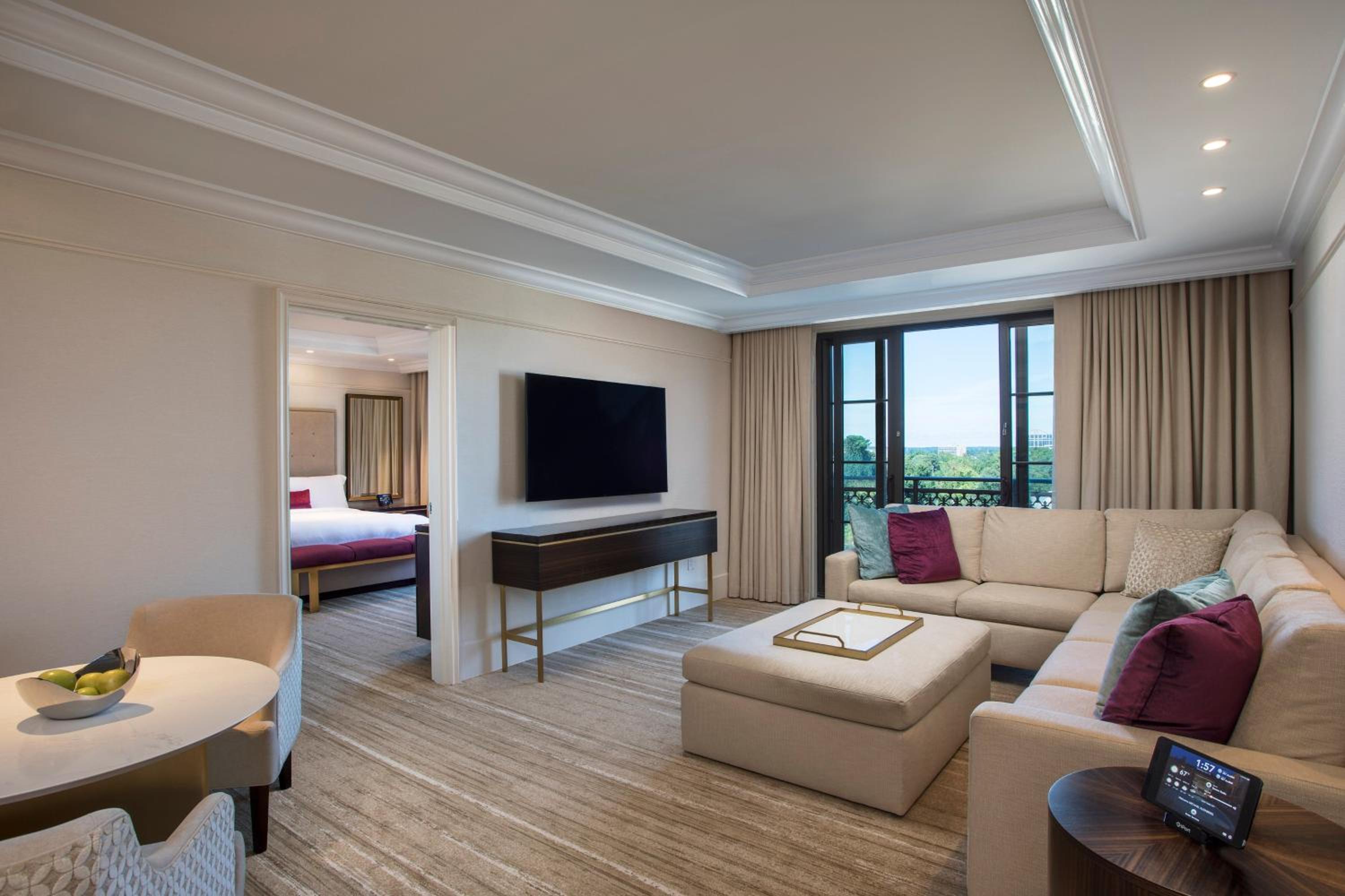 Corner St. Regis Suite, Suite, Corner room, Balcony