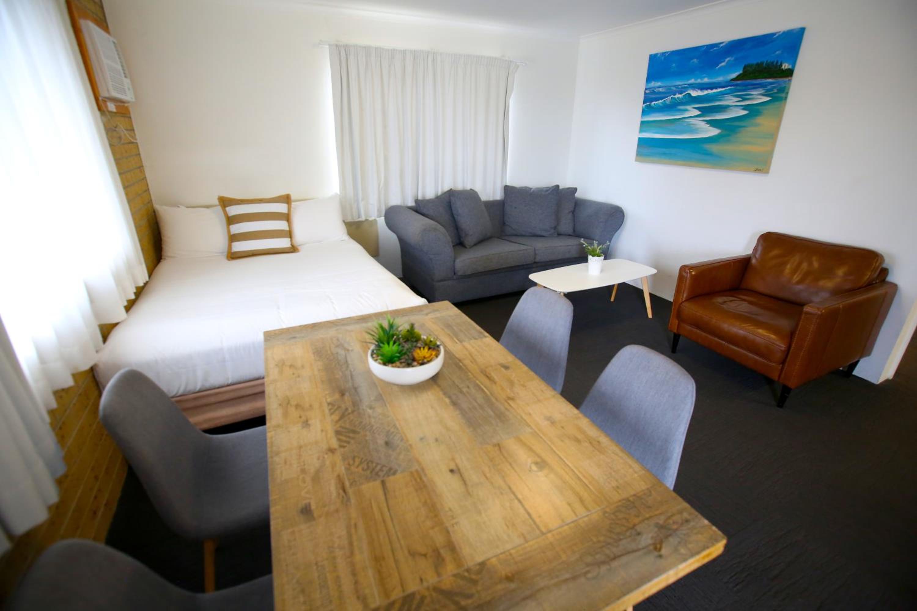 One Bedroom with Kitchenette photo 1