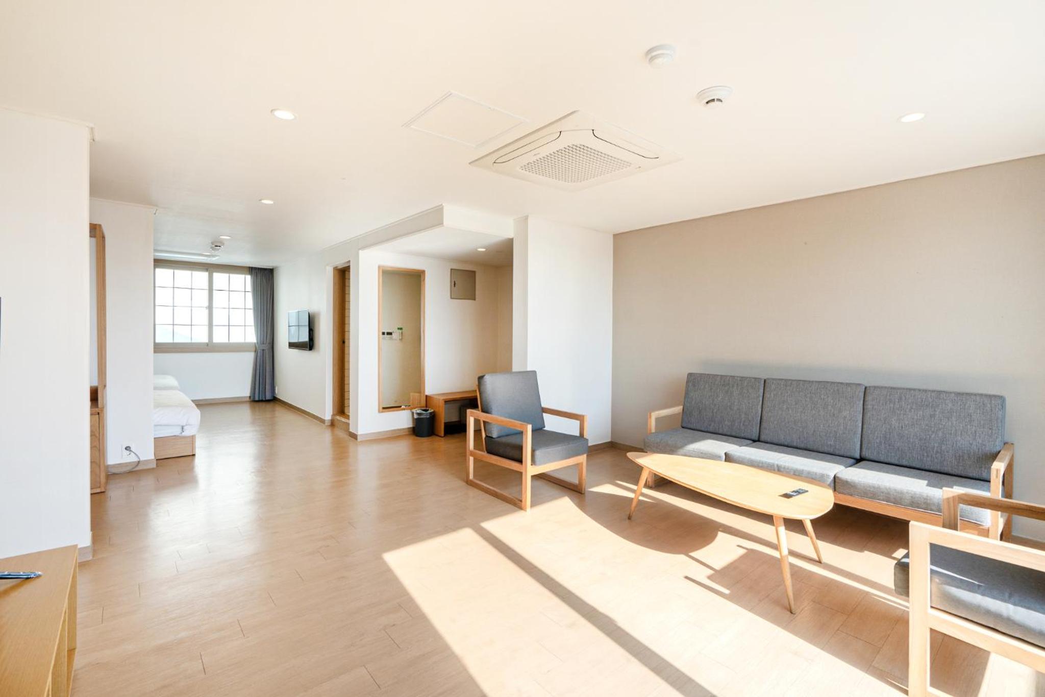 Suite with Sea View - Photo 5