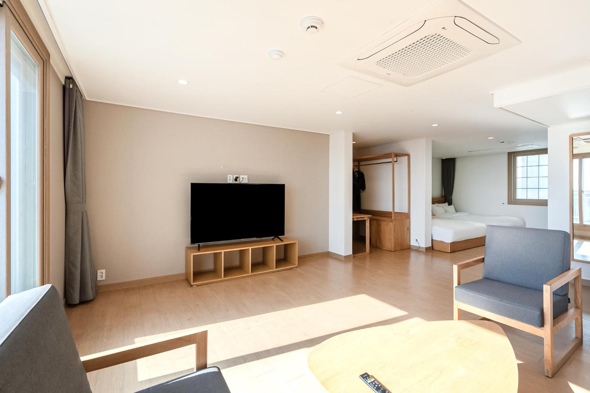 Suite with Sea View - Photo 4