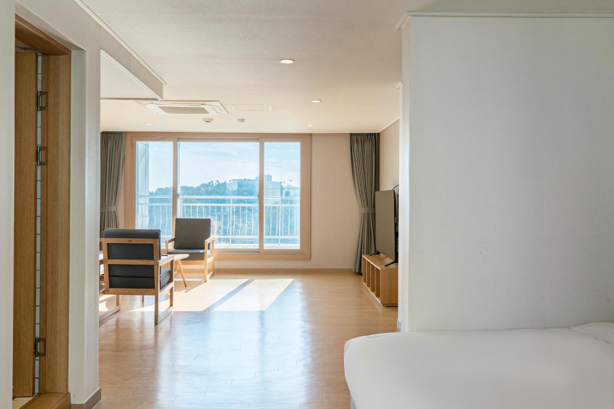 Suite with Sea View - Photo 8