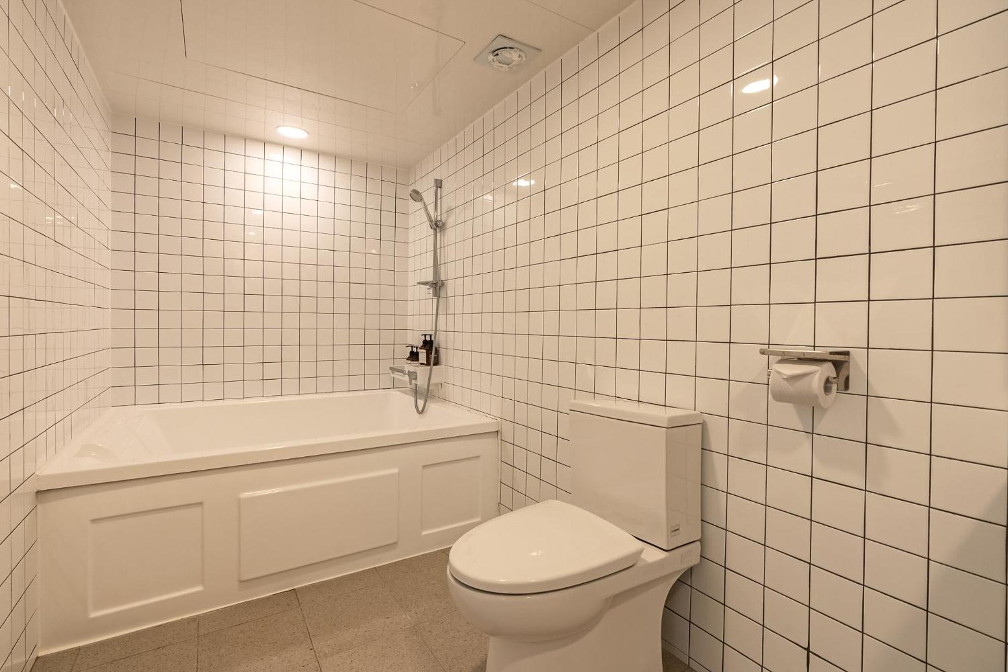 Suite with Sea View - Photo 11