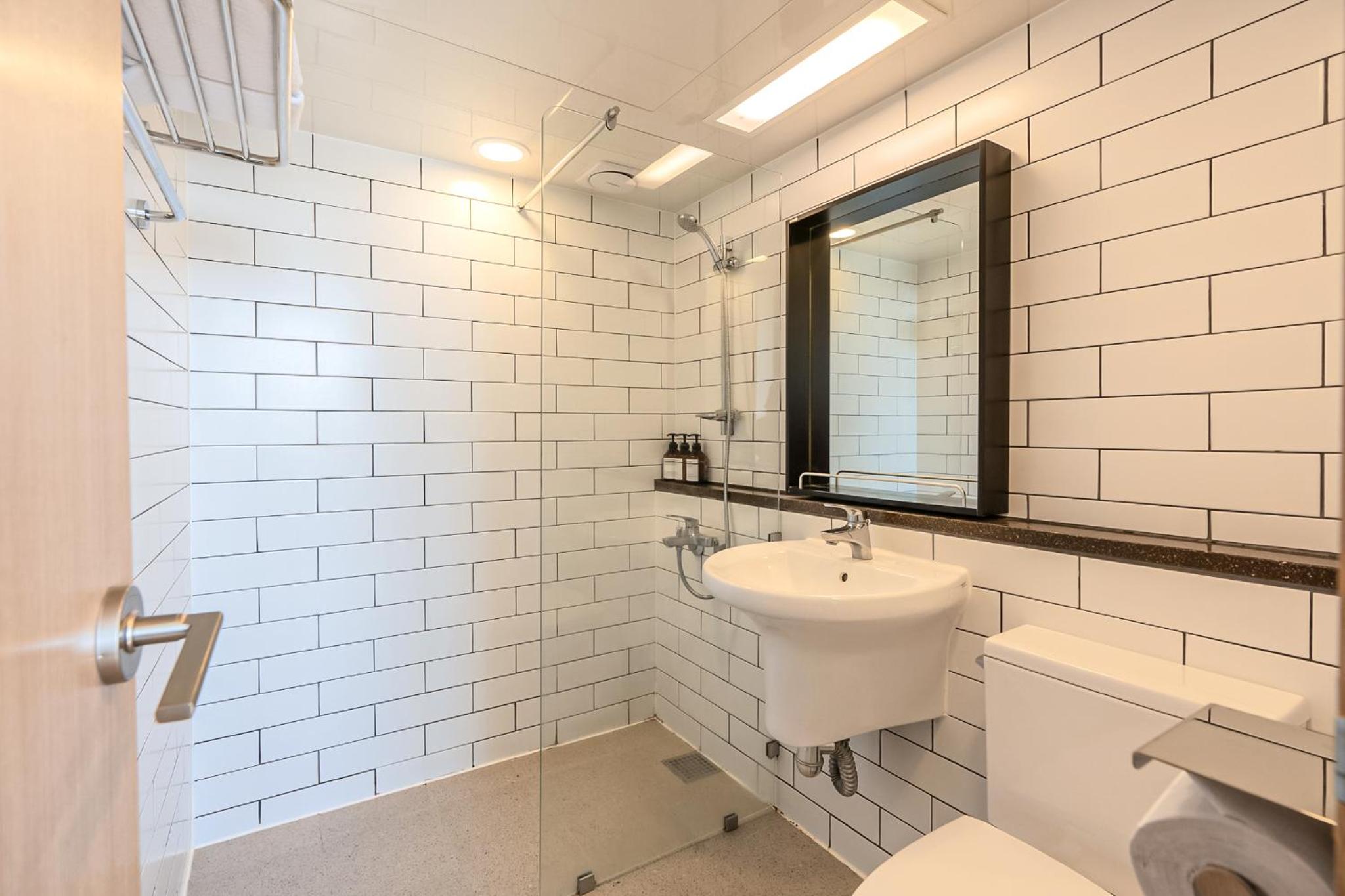 Deluxe Double Room with Partial Sea View - Photo 8