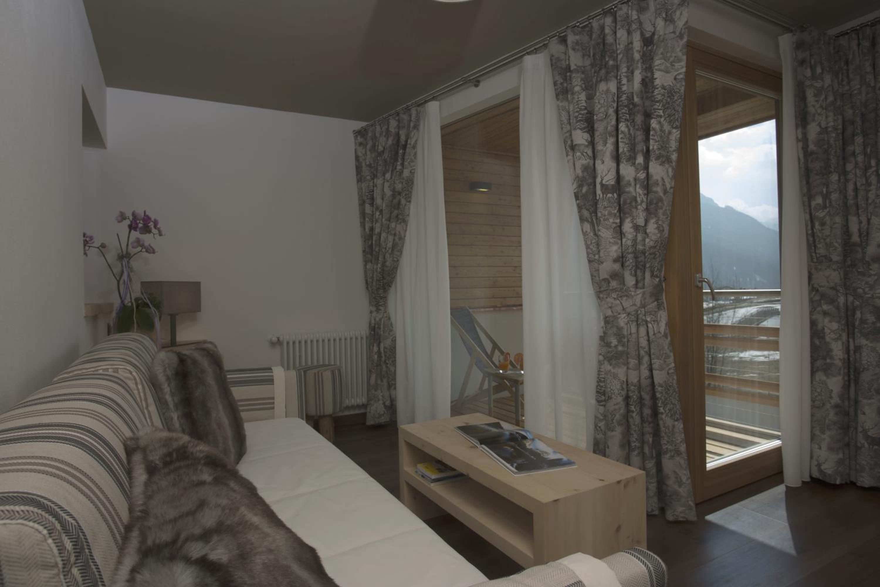 Suite with Balcony - Photo 2