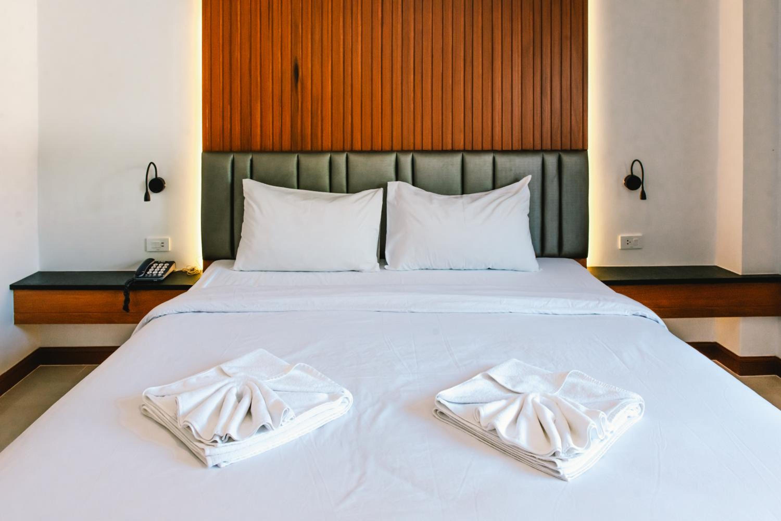 Deluxe Double Room - Photo 12