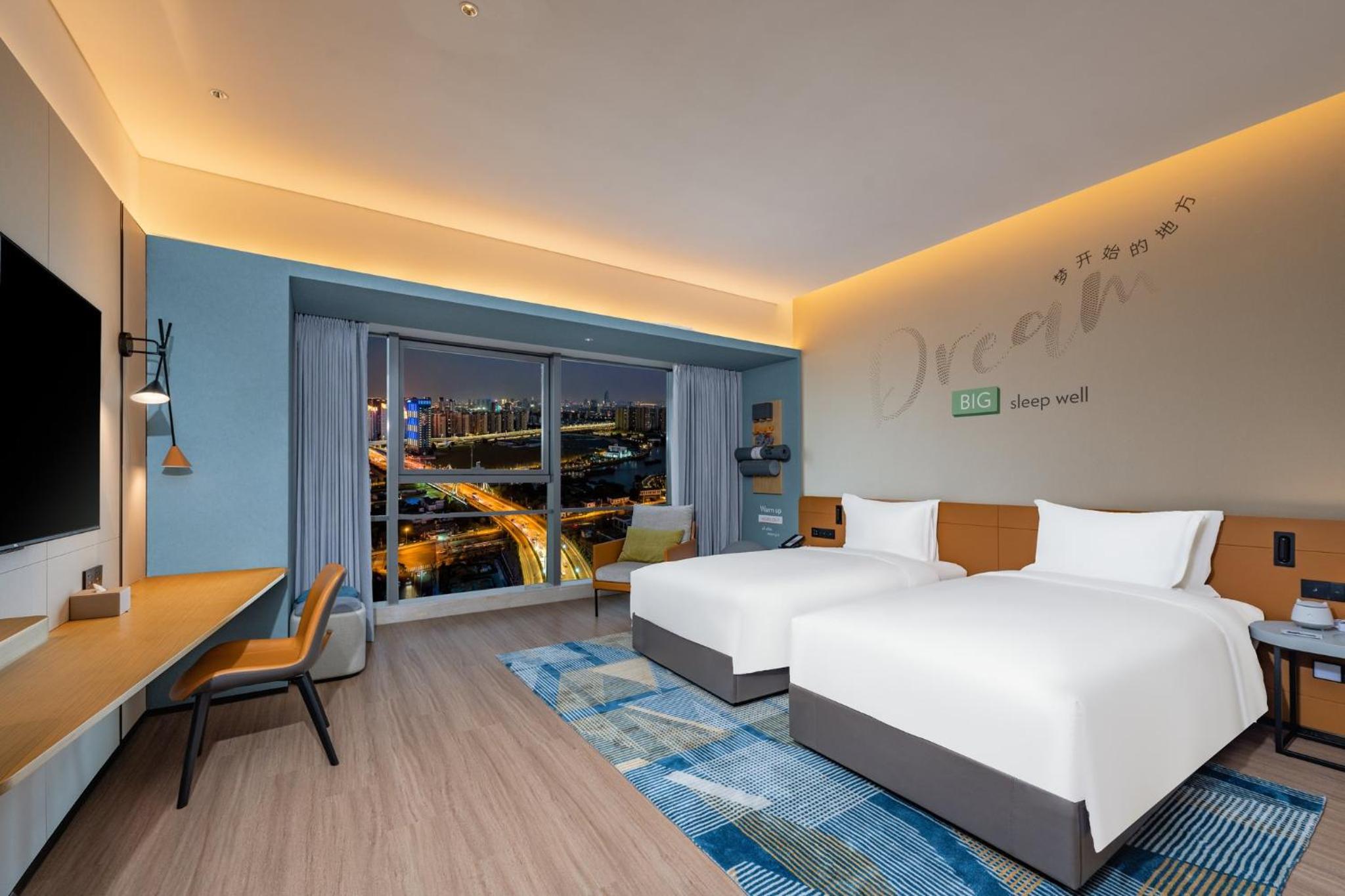 Premium Twin Room with Canal View - Photo 1