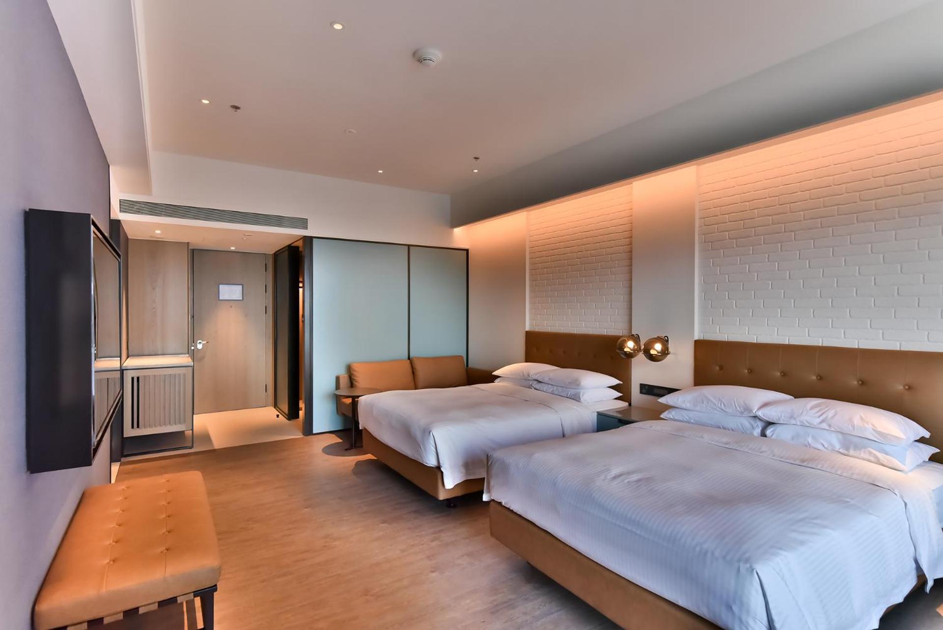 Premium Double Room with Two Double Beds photo 3