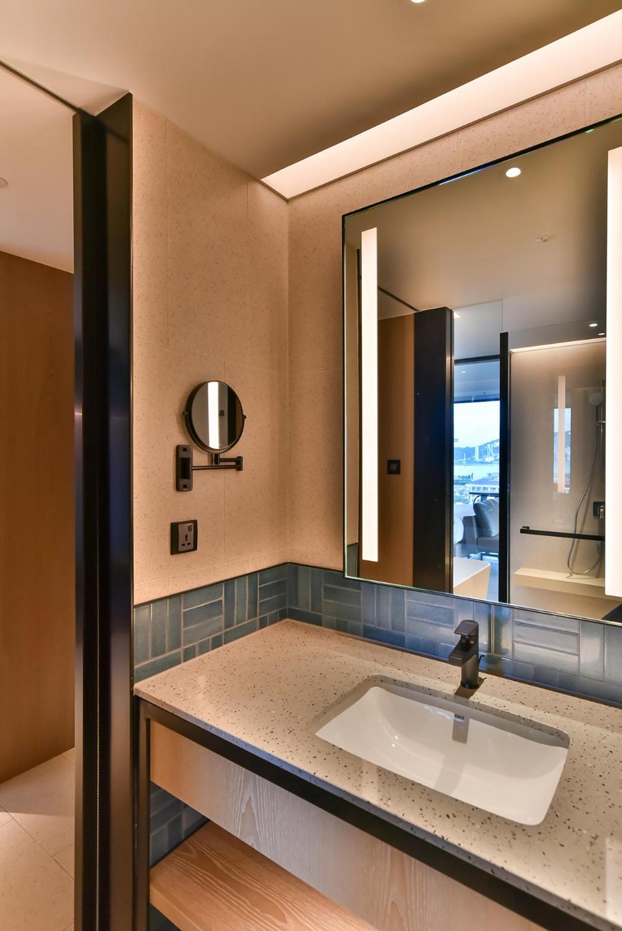 Premium King Room photo 2
