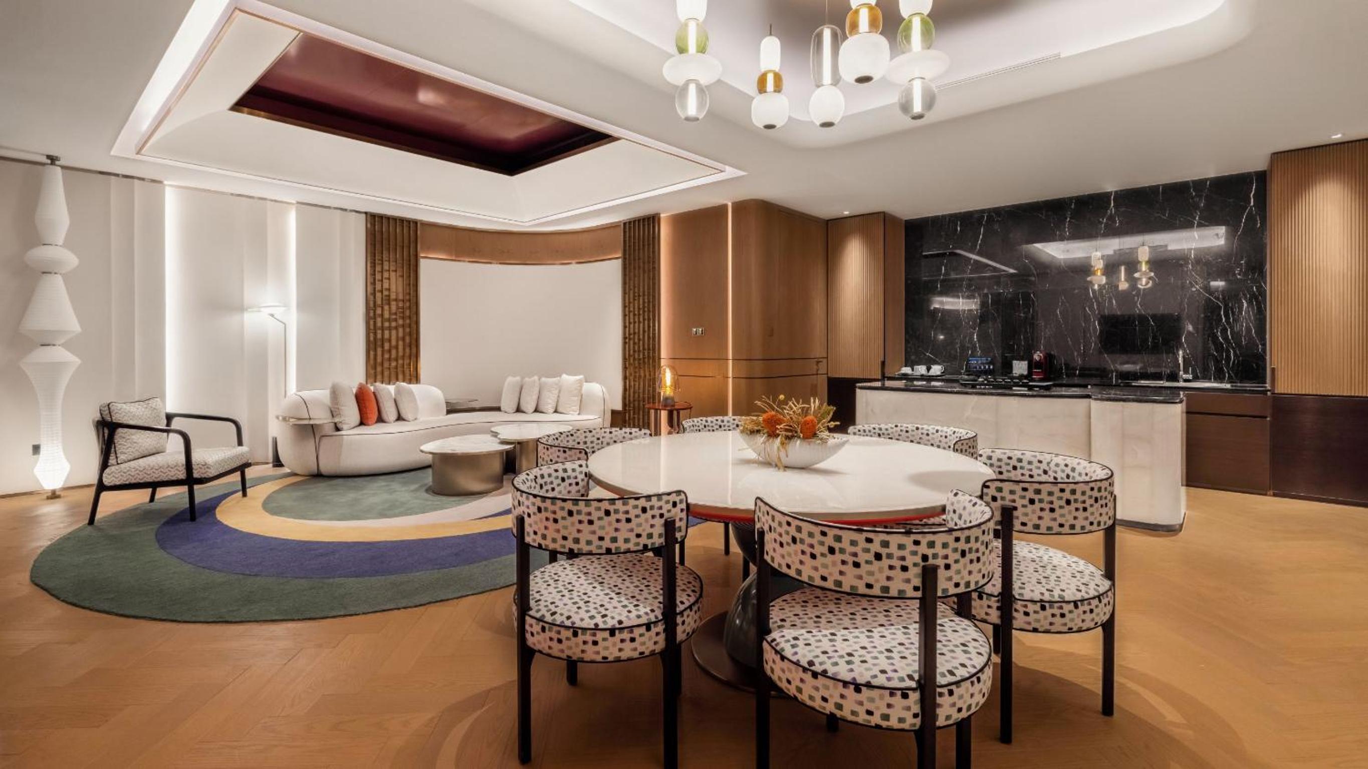 One-Bedroom King Suite photo 2