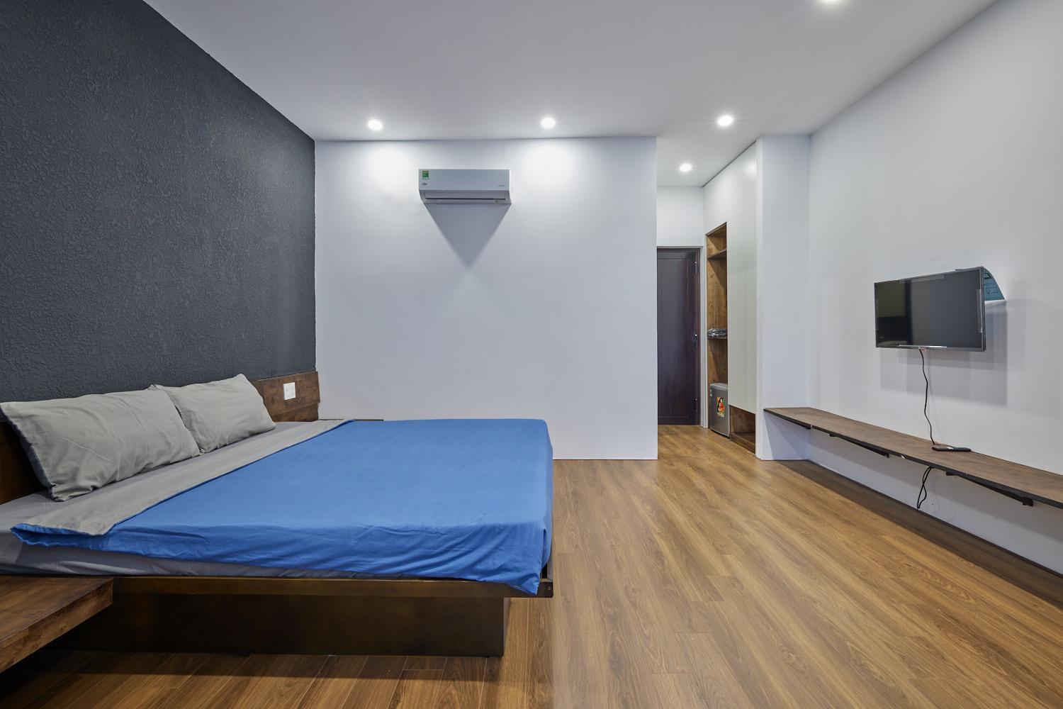 King Room with Balcony - Photo 2