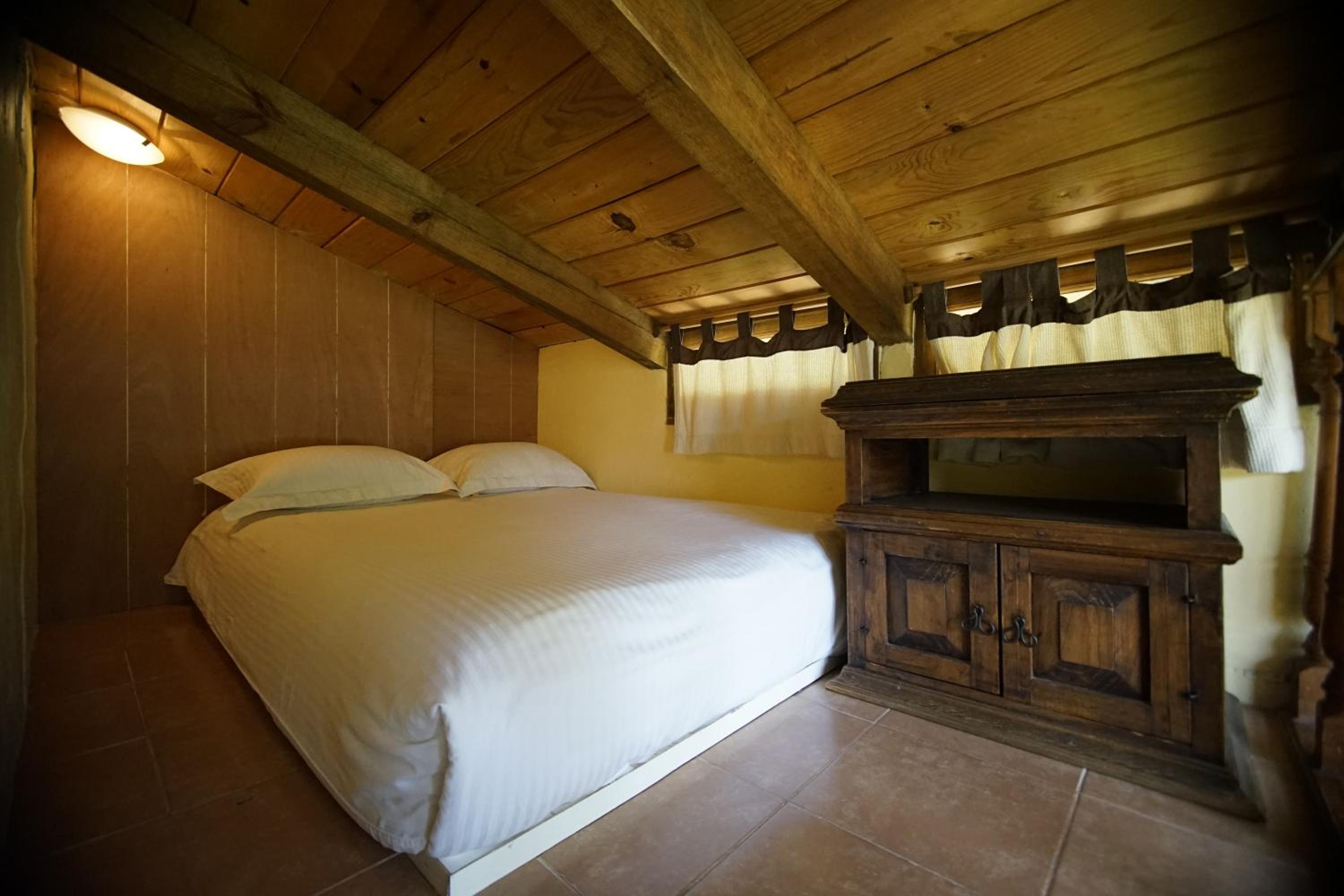 Cottage with Garden View - Photo 2