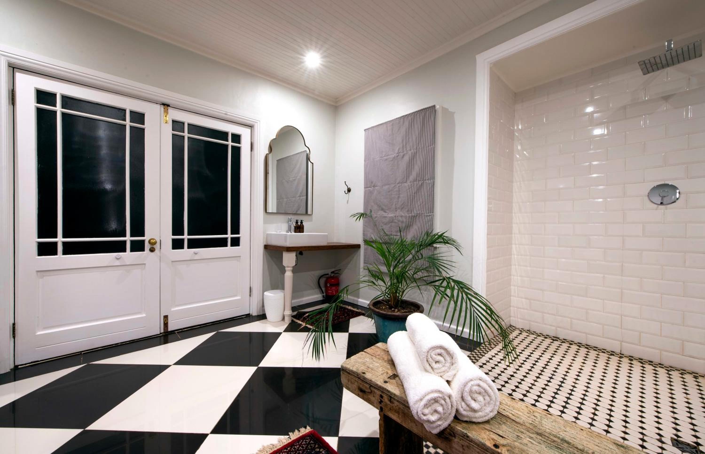 Luxury Suite - Photo 7