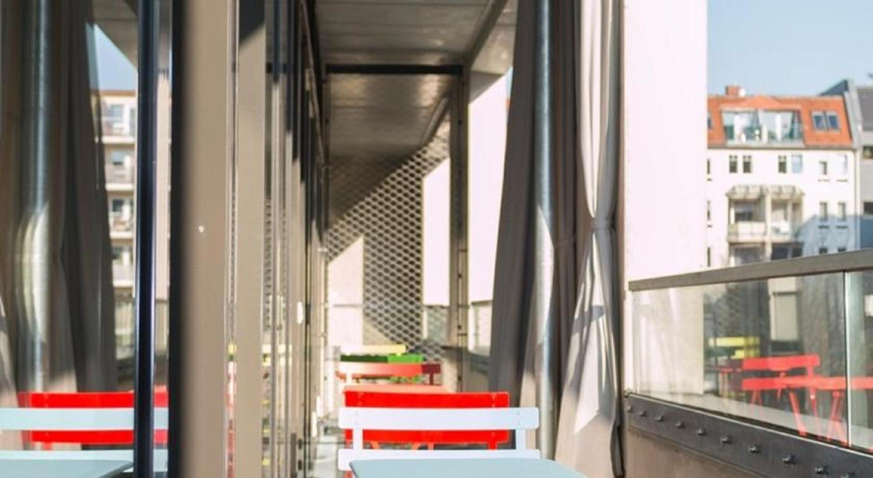 Single Room with Balcony and shared bathroom photo 2