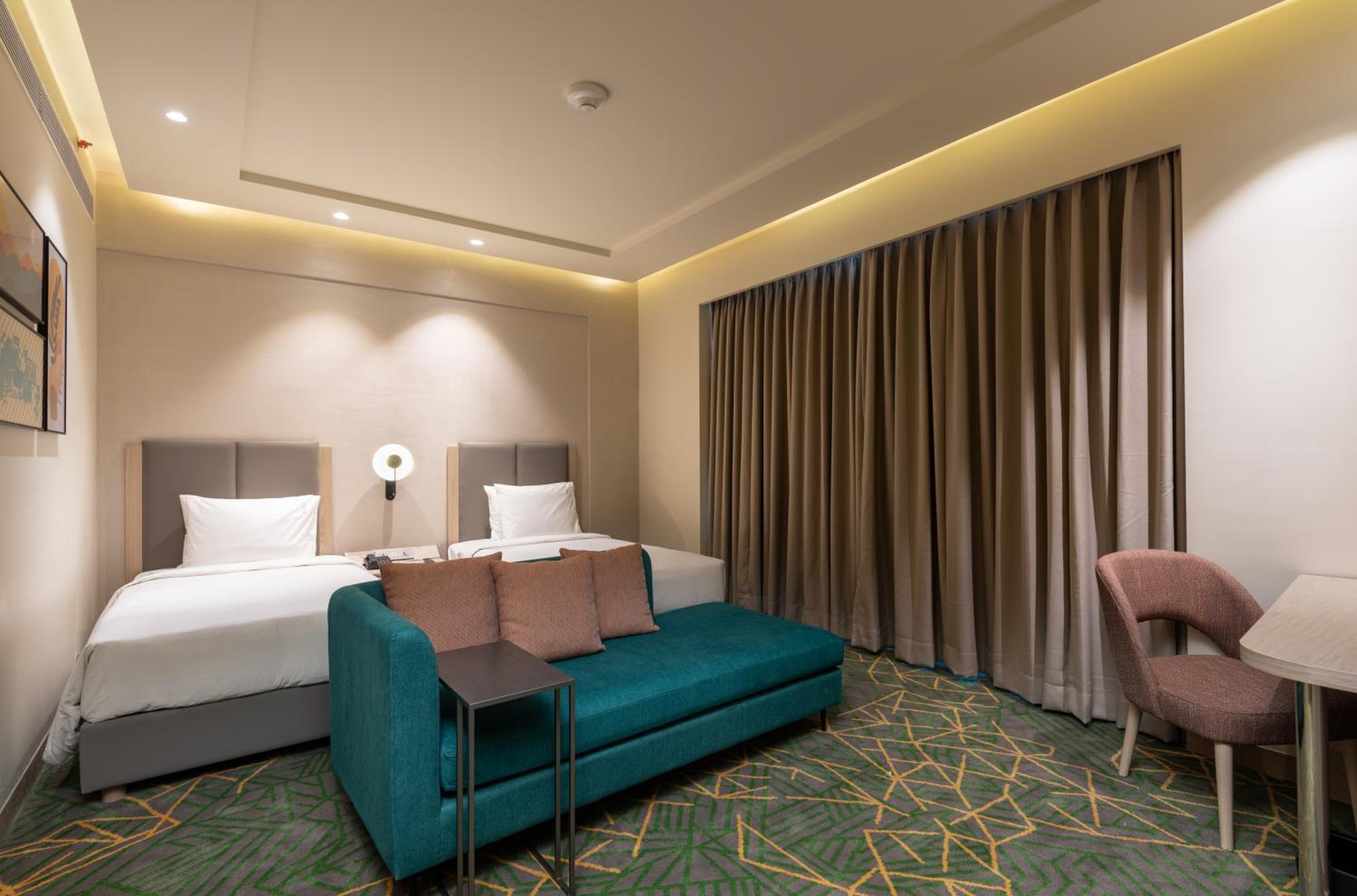 Standard Twin Room - Photo 9