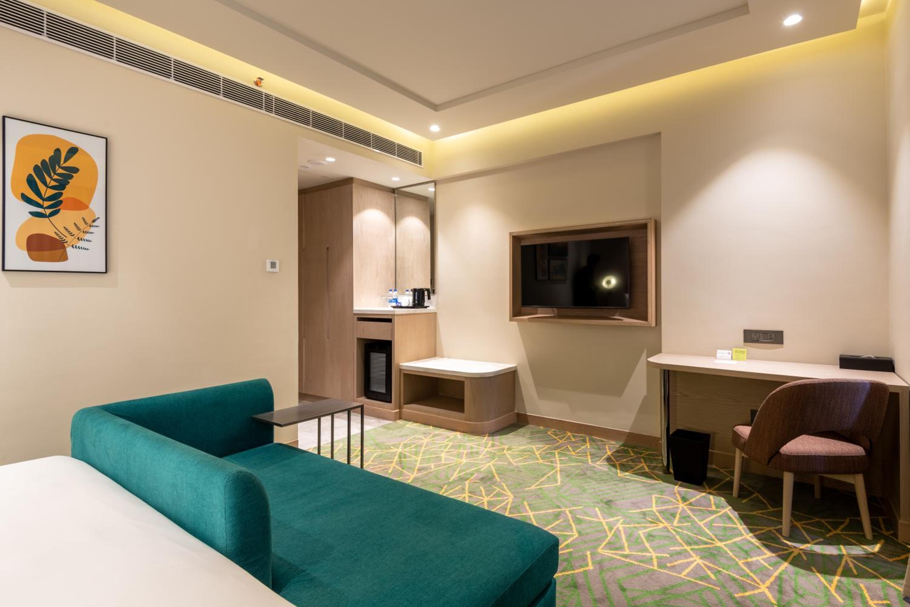 One-Bedroom Suite - Photo 15