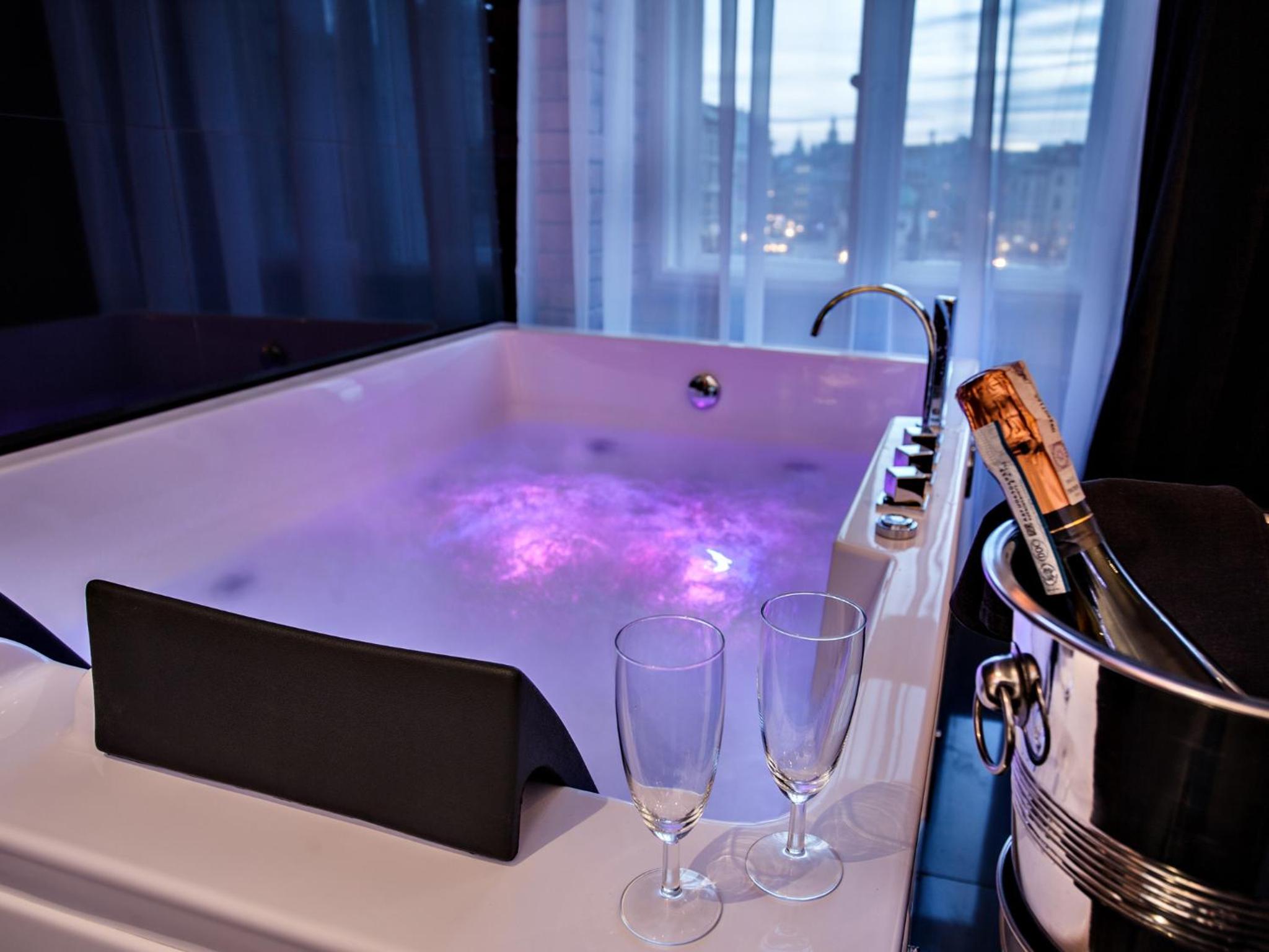 Junior Suite Plus with Main Market Square View photo 3
