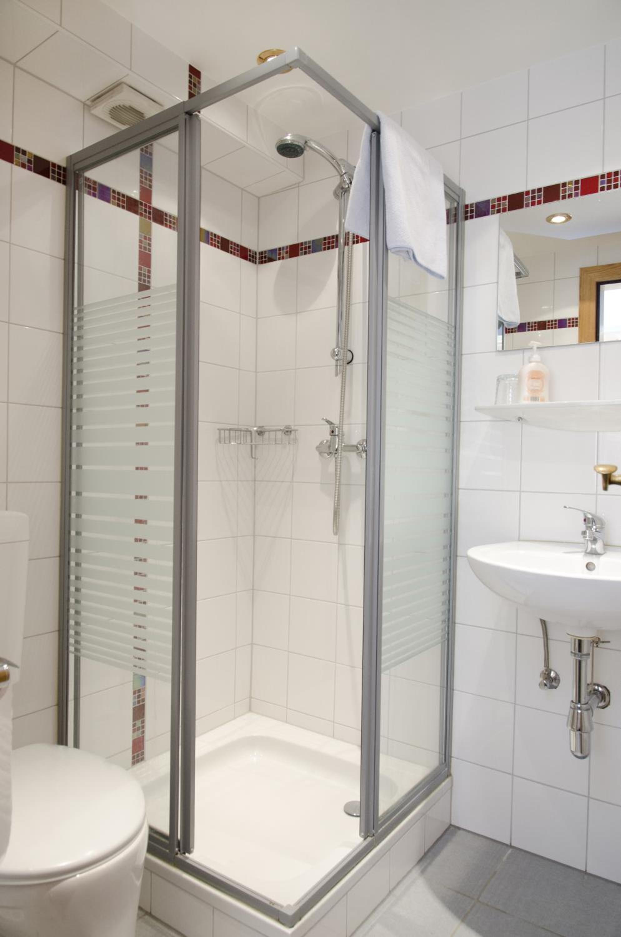 Double Room with Shower photo 2