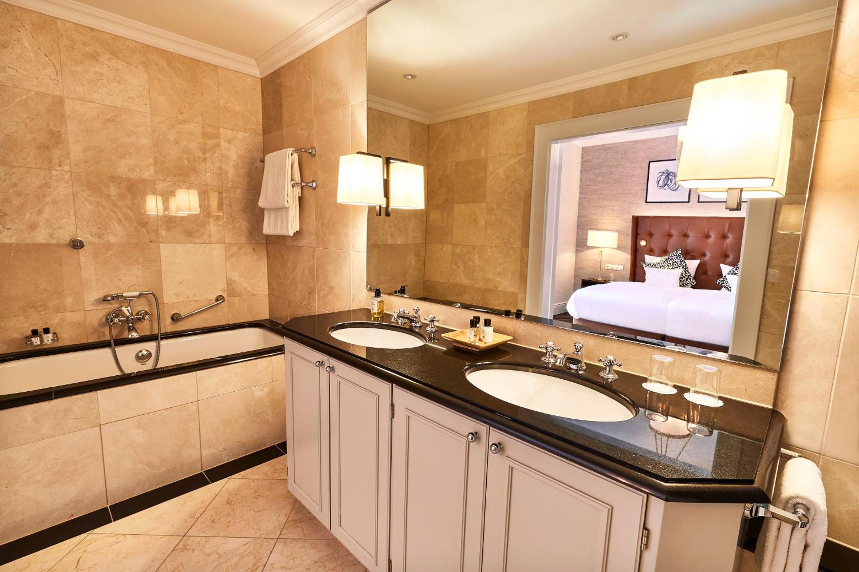Deluxe Suite Deluxe Suite