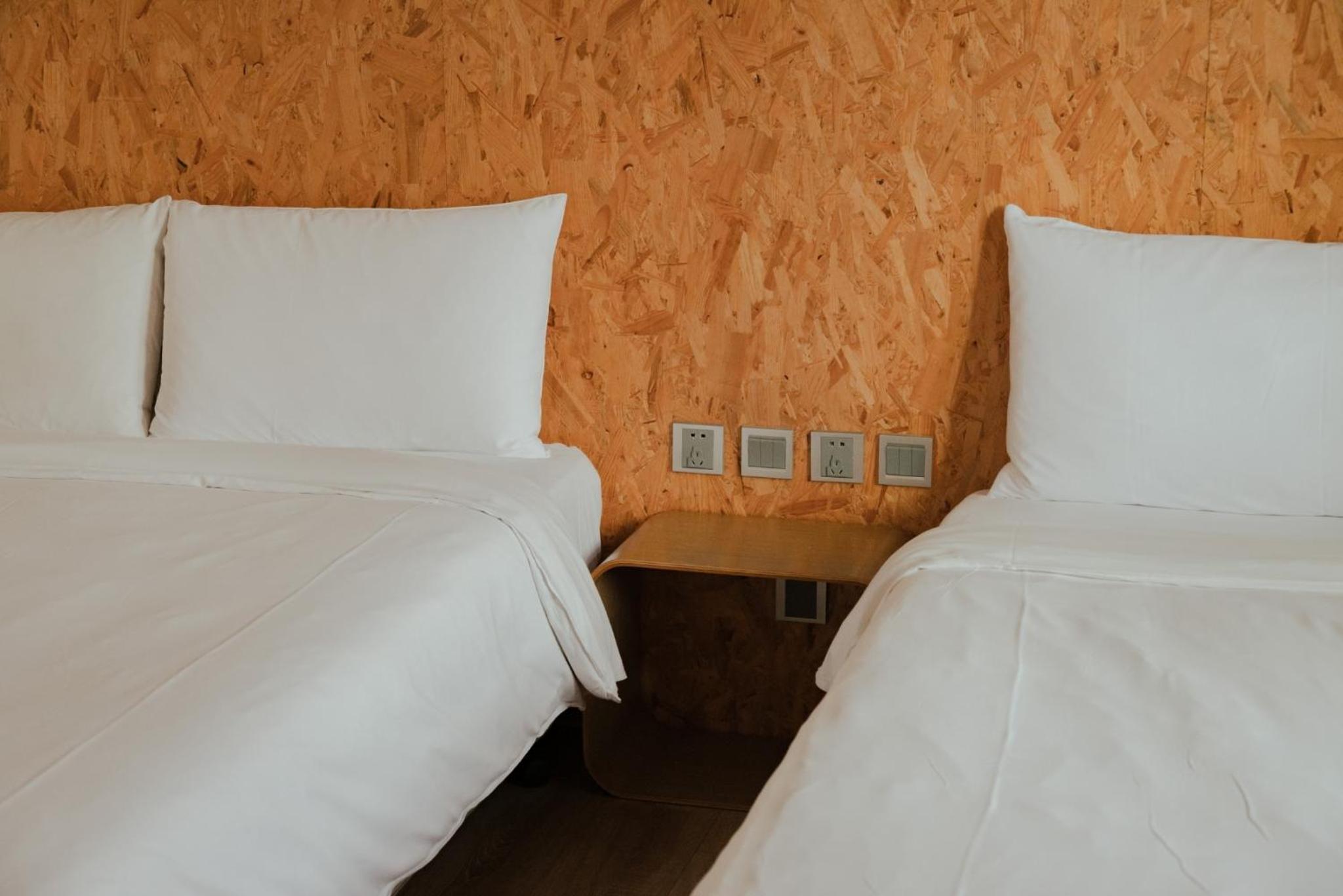 Quadruple Room with Private Bathroom photo 2