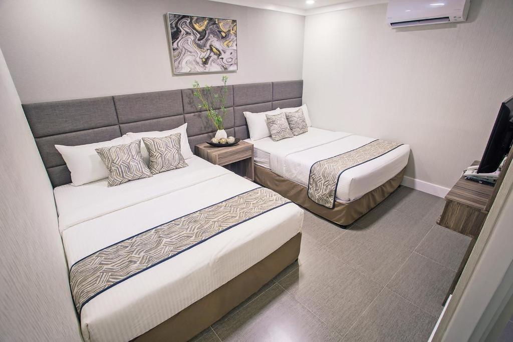 Deluxe Family Room - Photo 2
