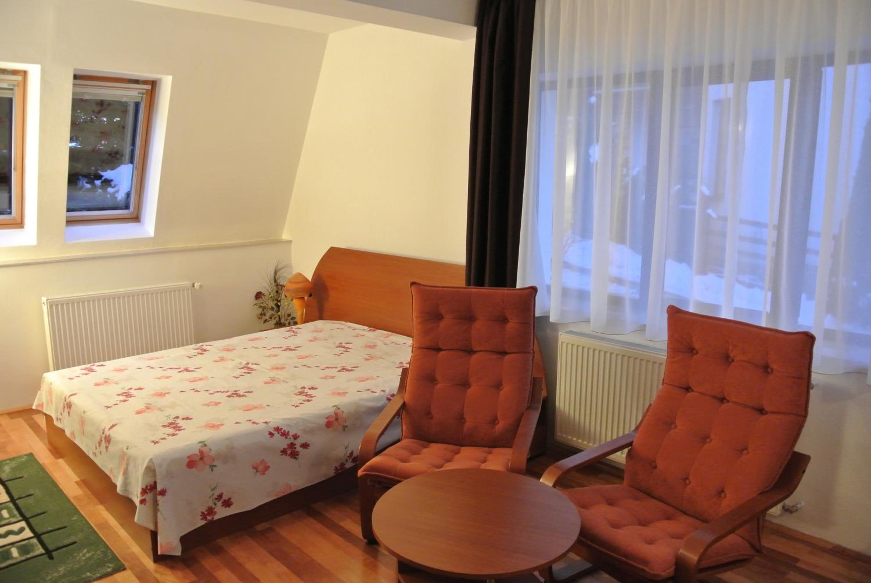 Suite - Photo 1