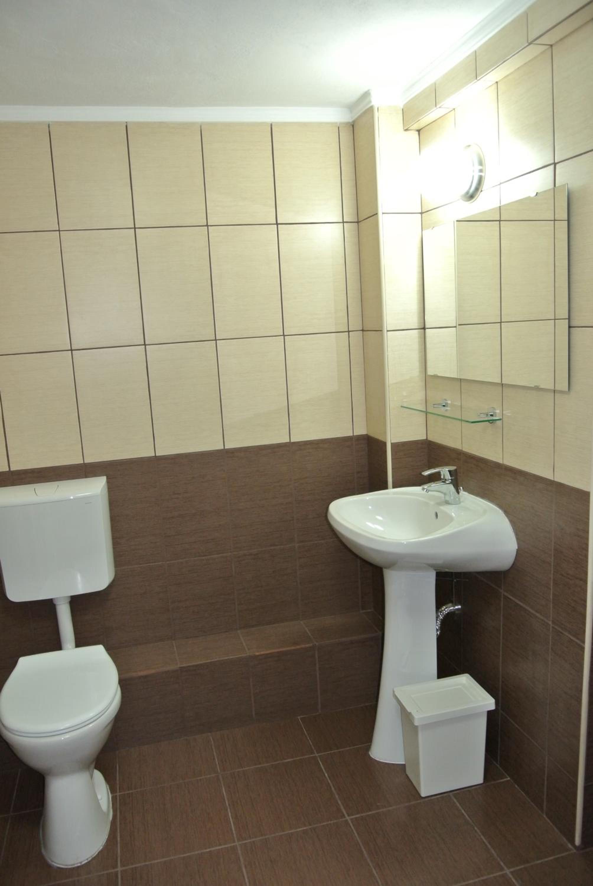 Standard Double Room - Photo 11