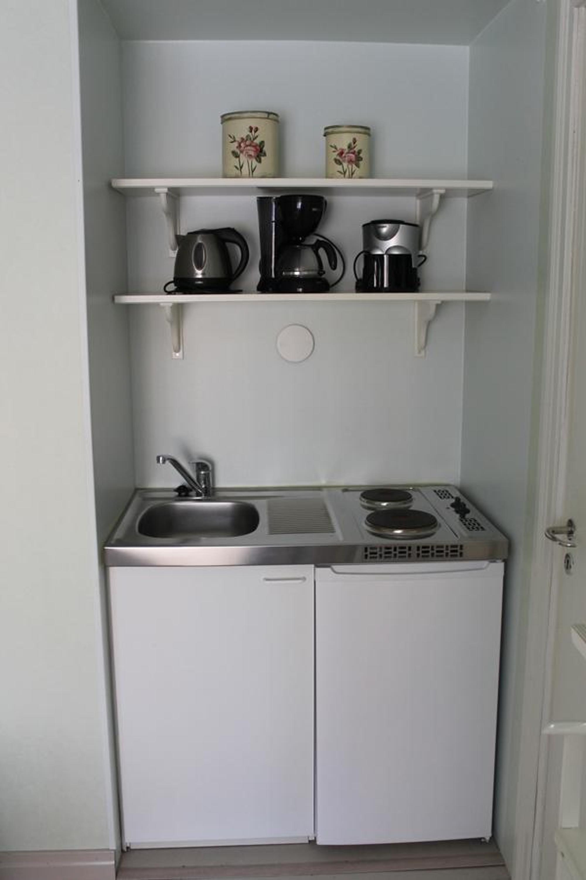 Double or Twin Room with Private Bathroom photo 3