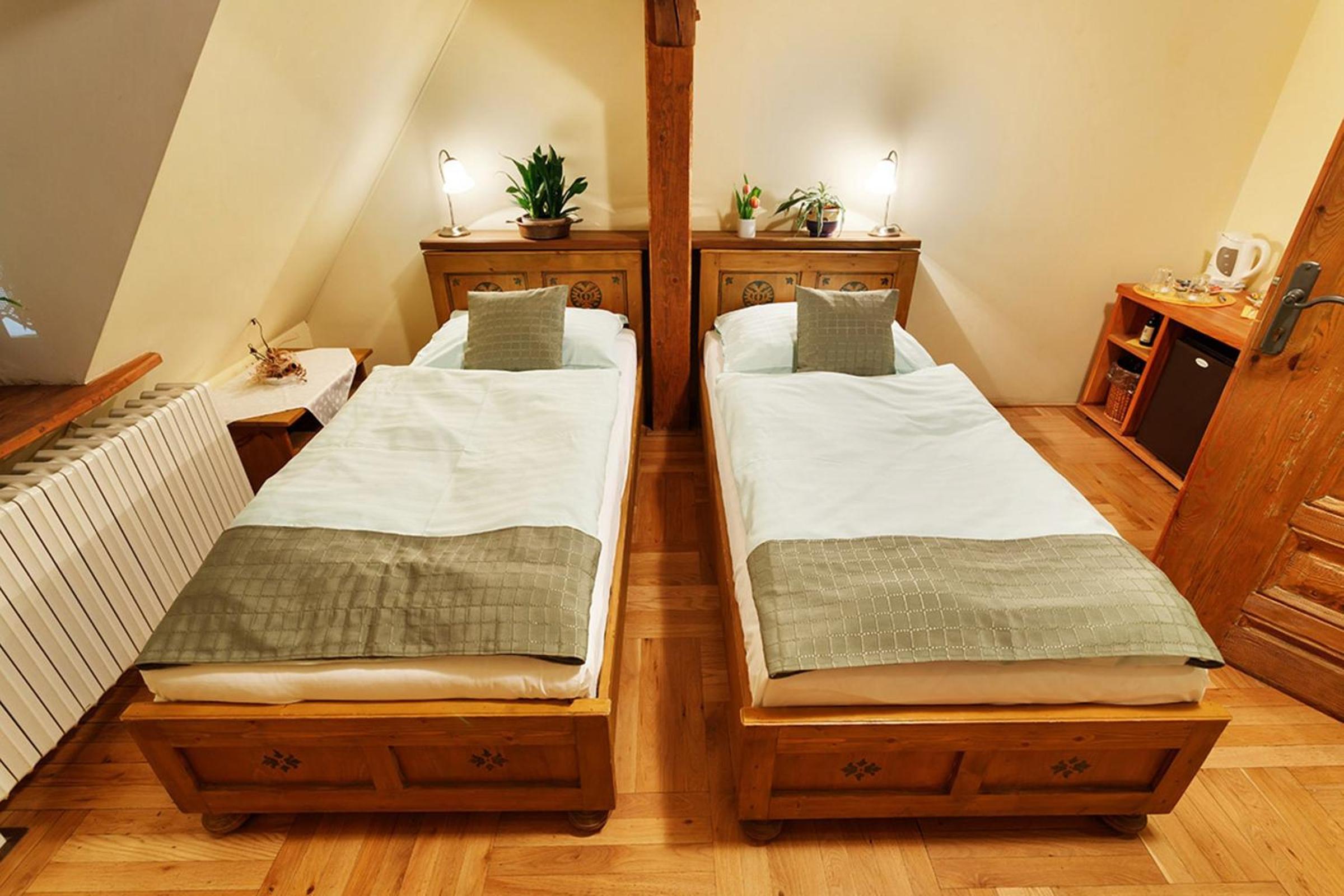 Twin Room - Photo 9