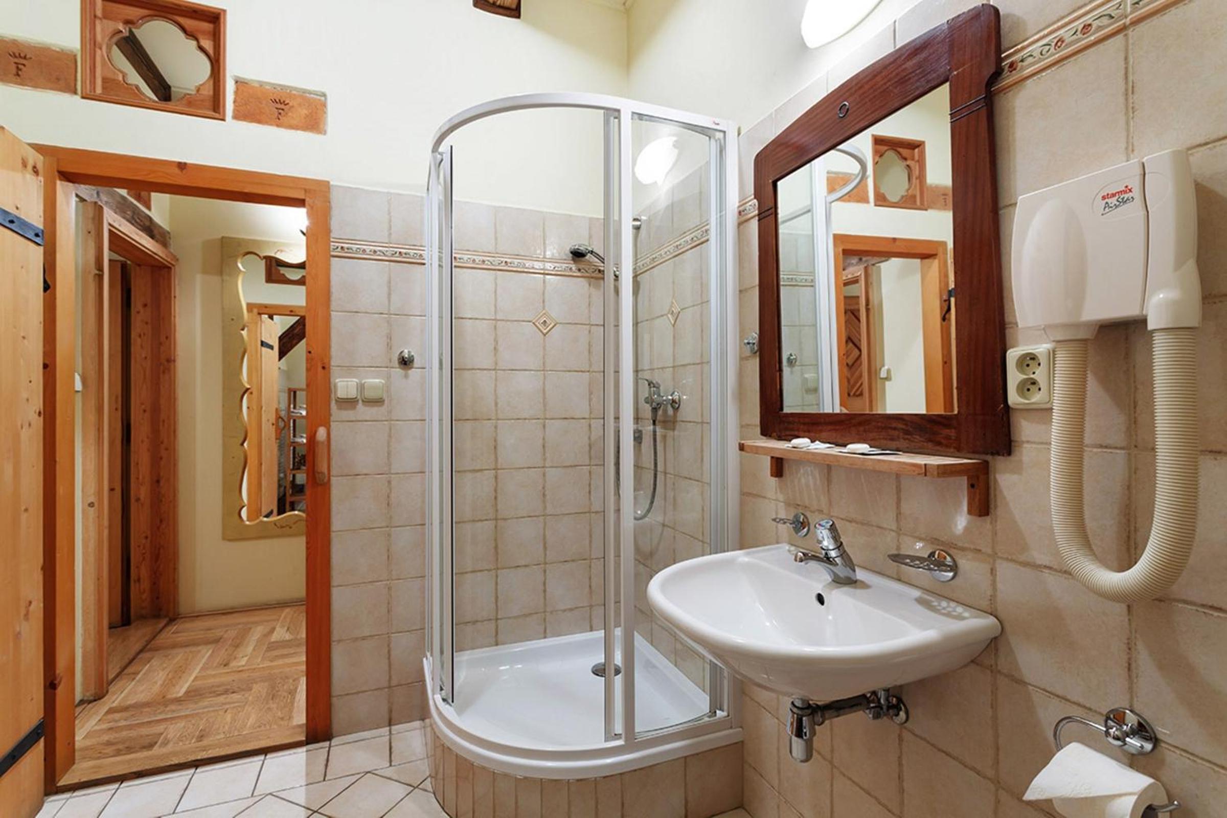 Twin Room - Photo 2
