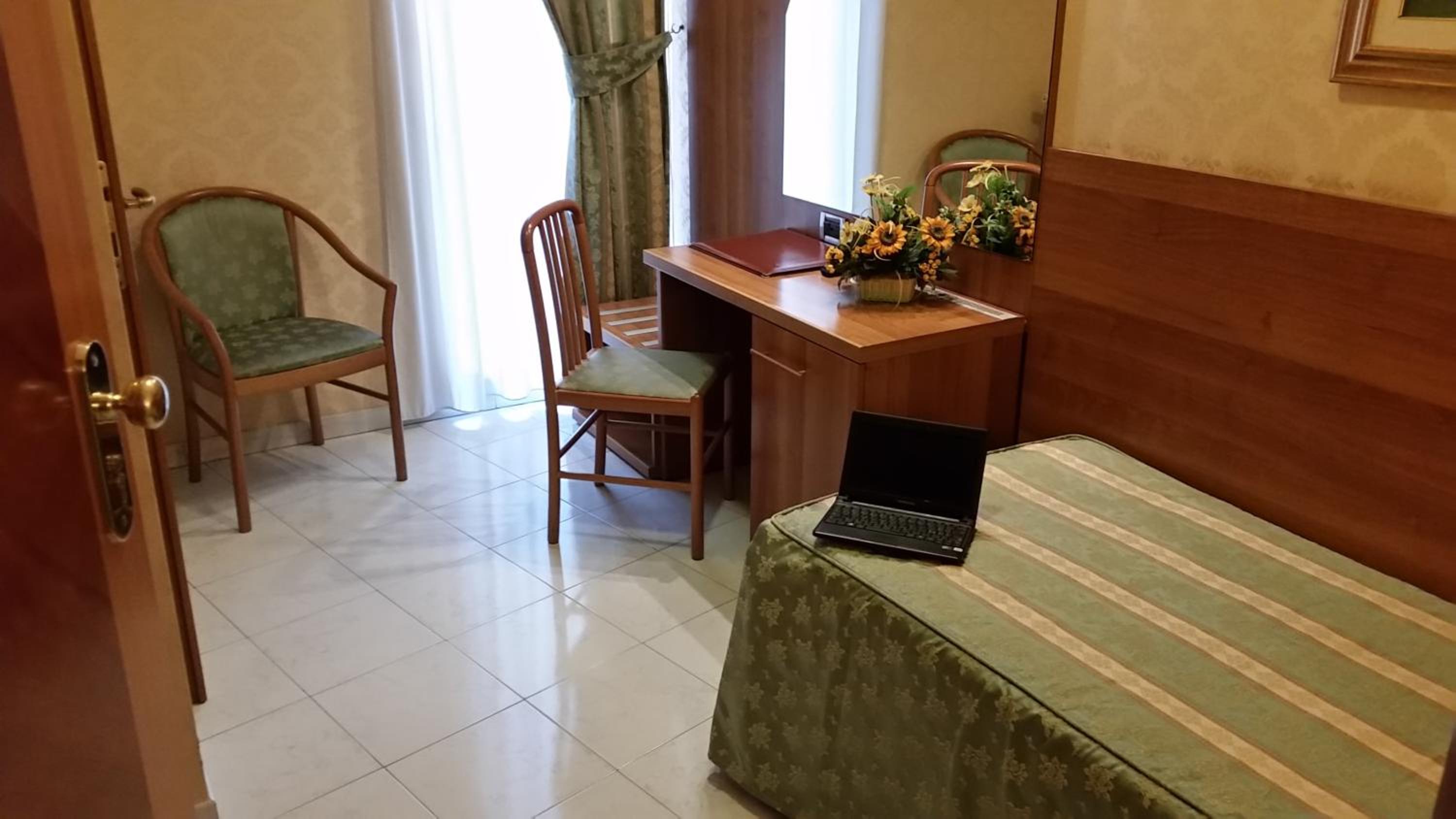 Single Room photo 3