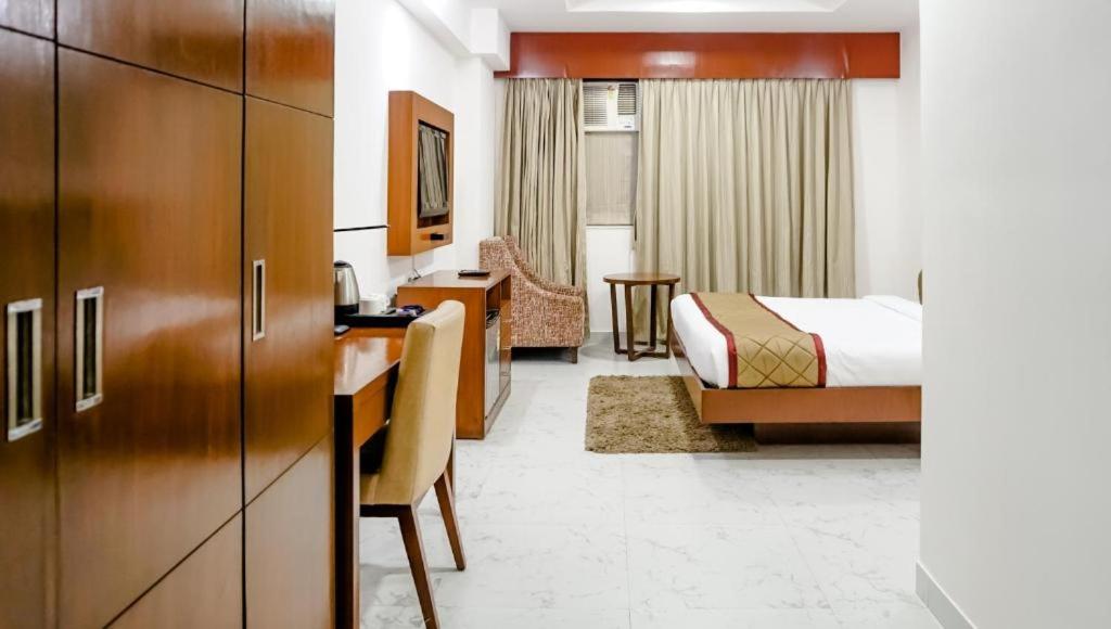Deluxe King Room - Photo 5