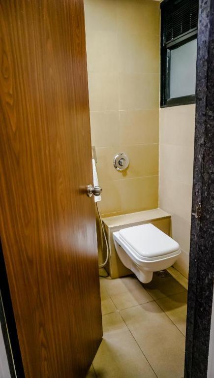 Deluxe King Room - Photo 3