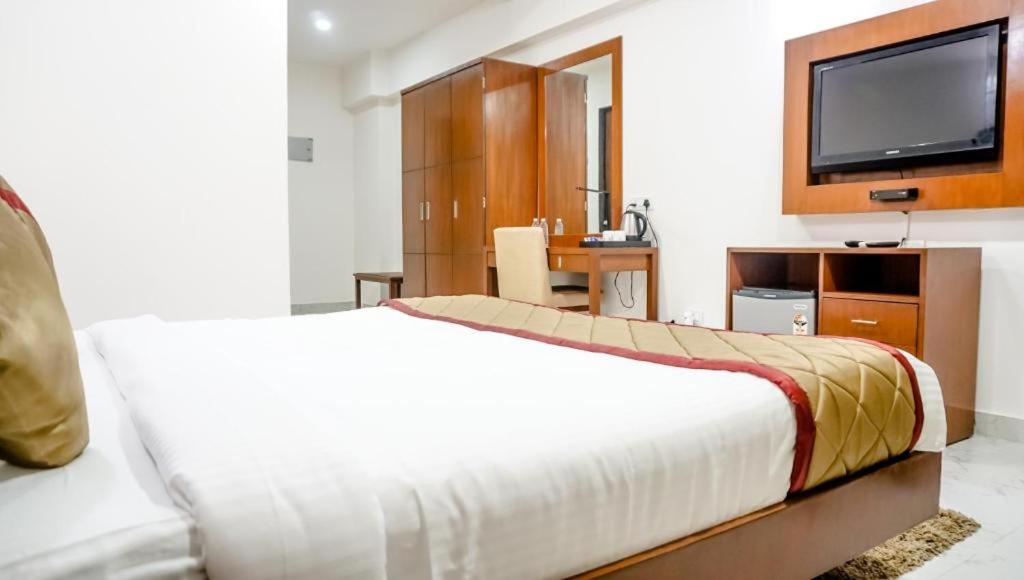 Deluxe King Room - Photo 6