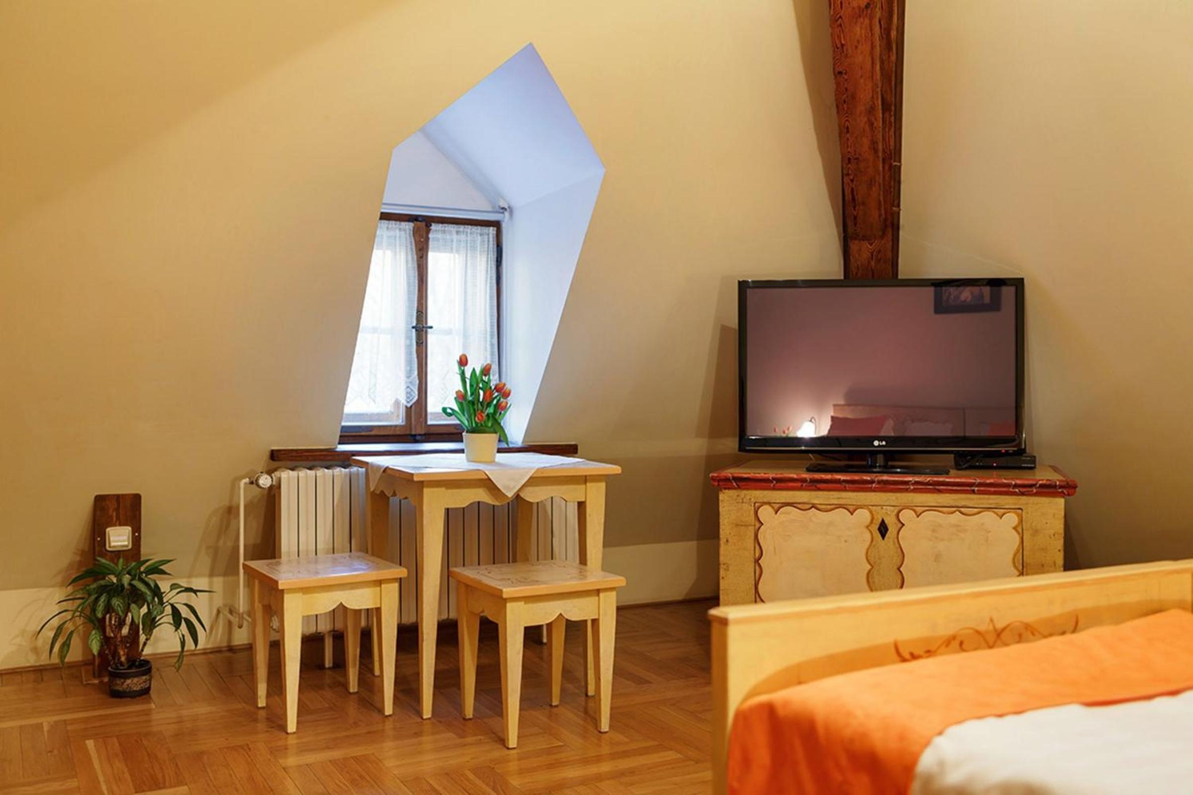 Twin Room - Photo 11