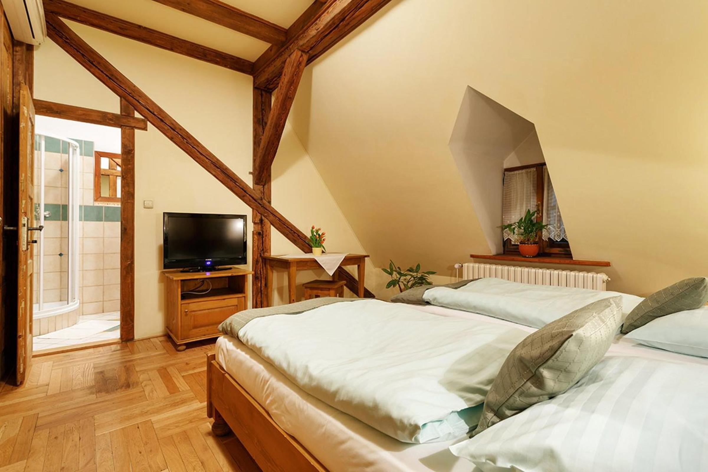 Twin Room - Photo 7