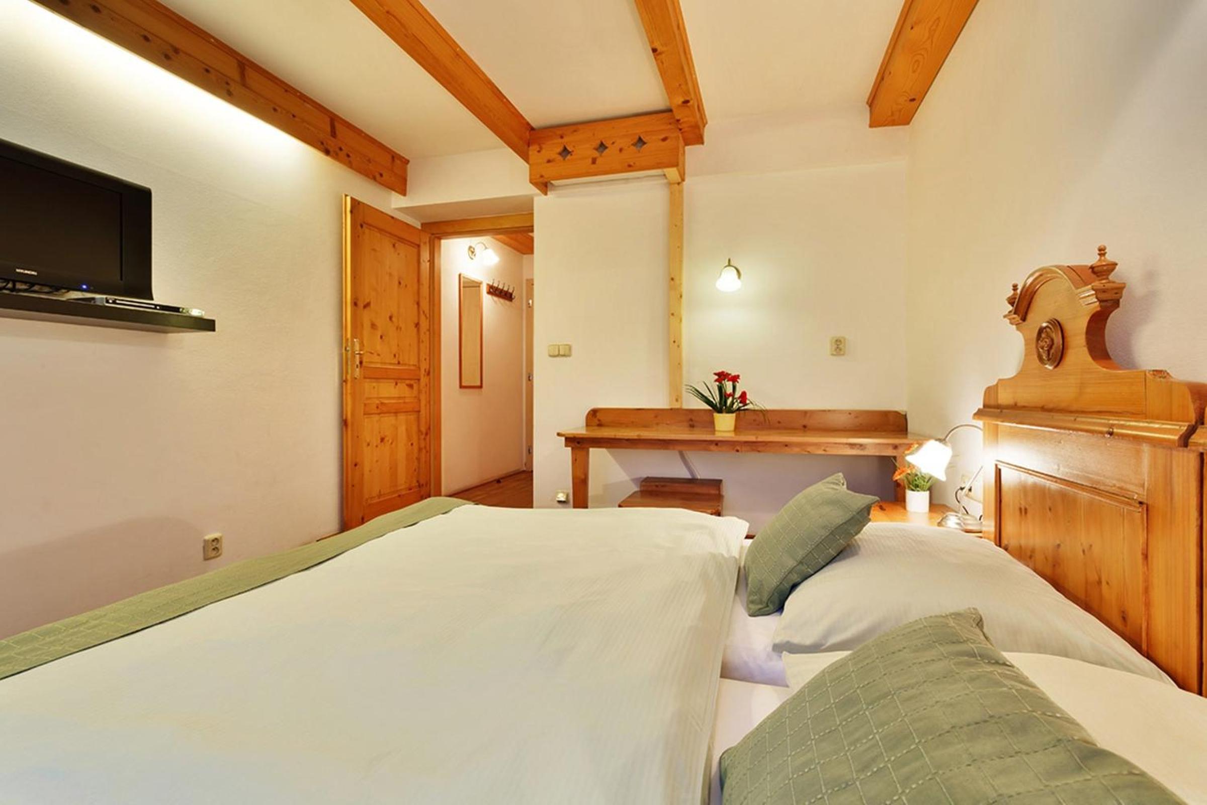 Twin Room - Photo 17