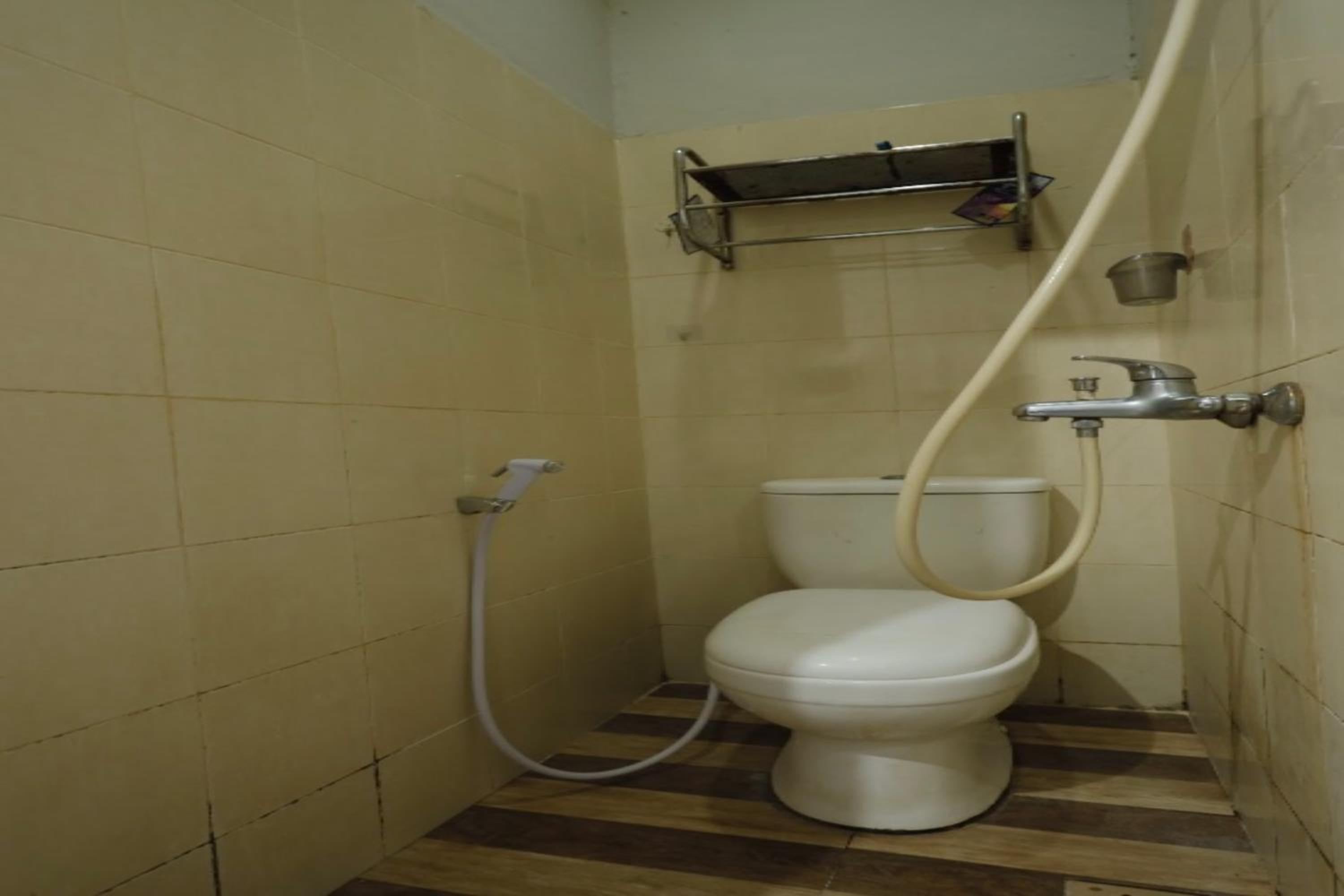 Budget Double Room - Photo 9